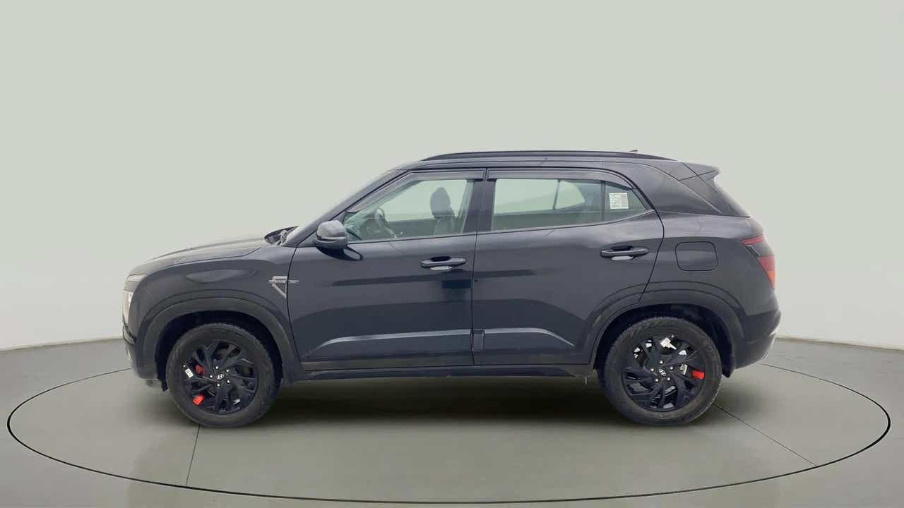 Side view of a Hyundai Creta 2018-2023