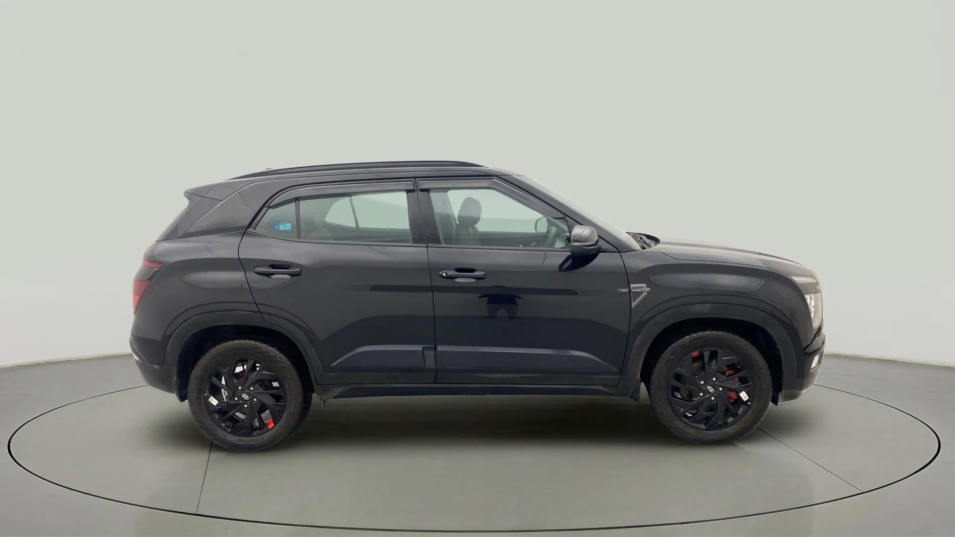 Side view of a Knight Black Hyundai Creta 2018-2023