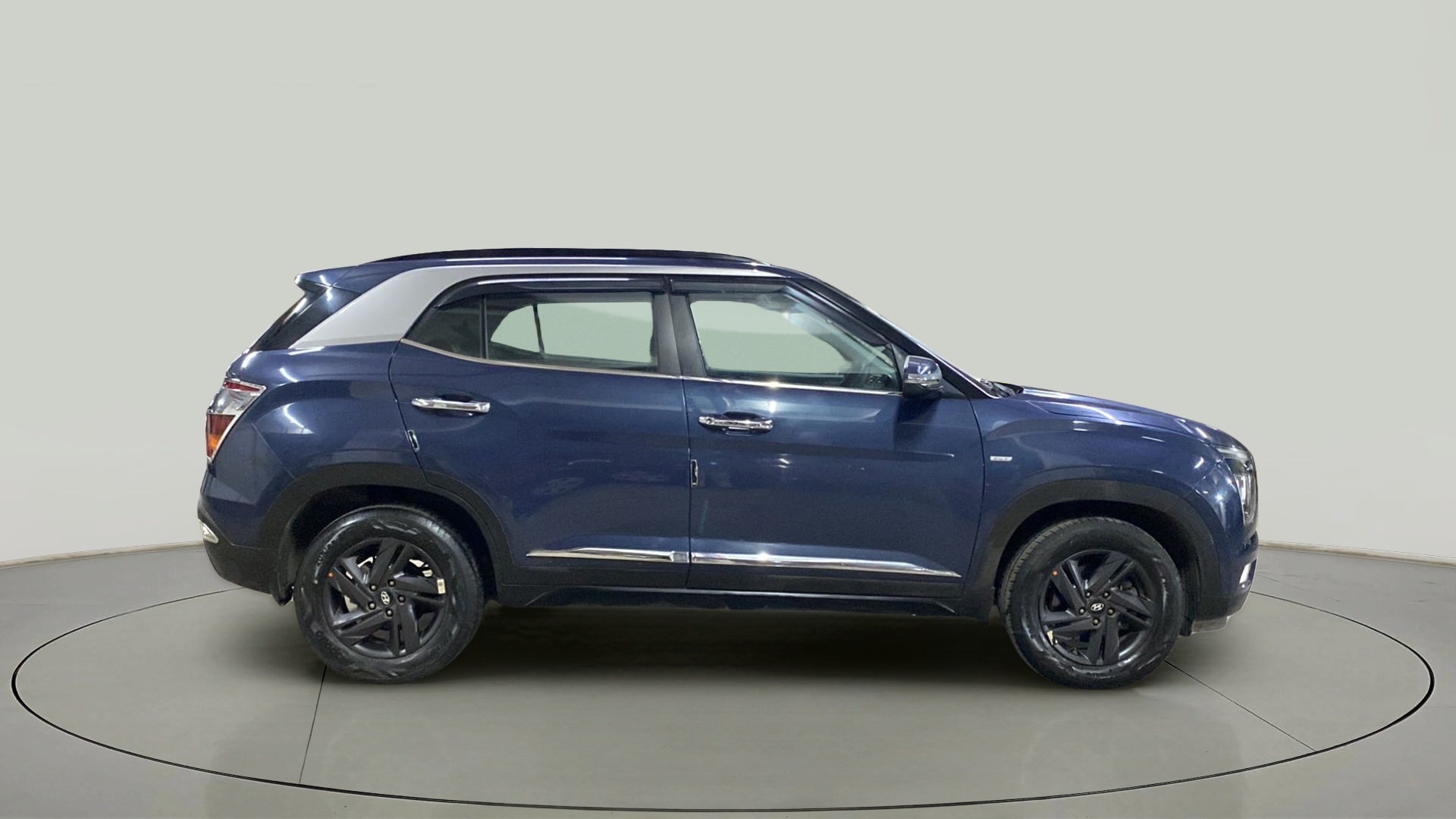 Side view of a Hyundai Creta 2018-2023
