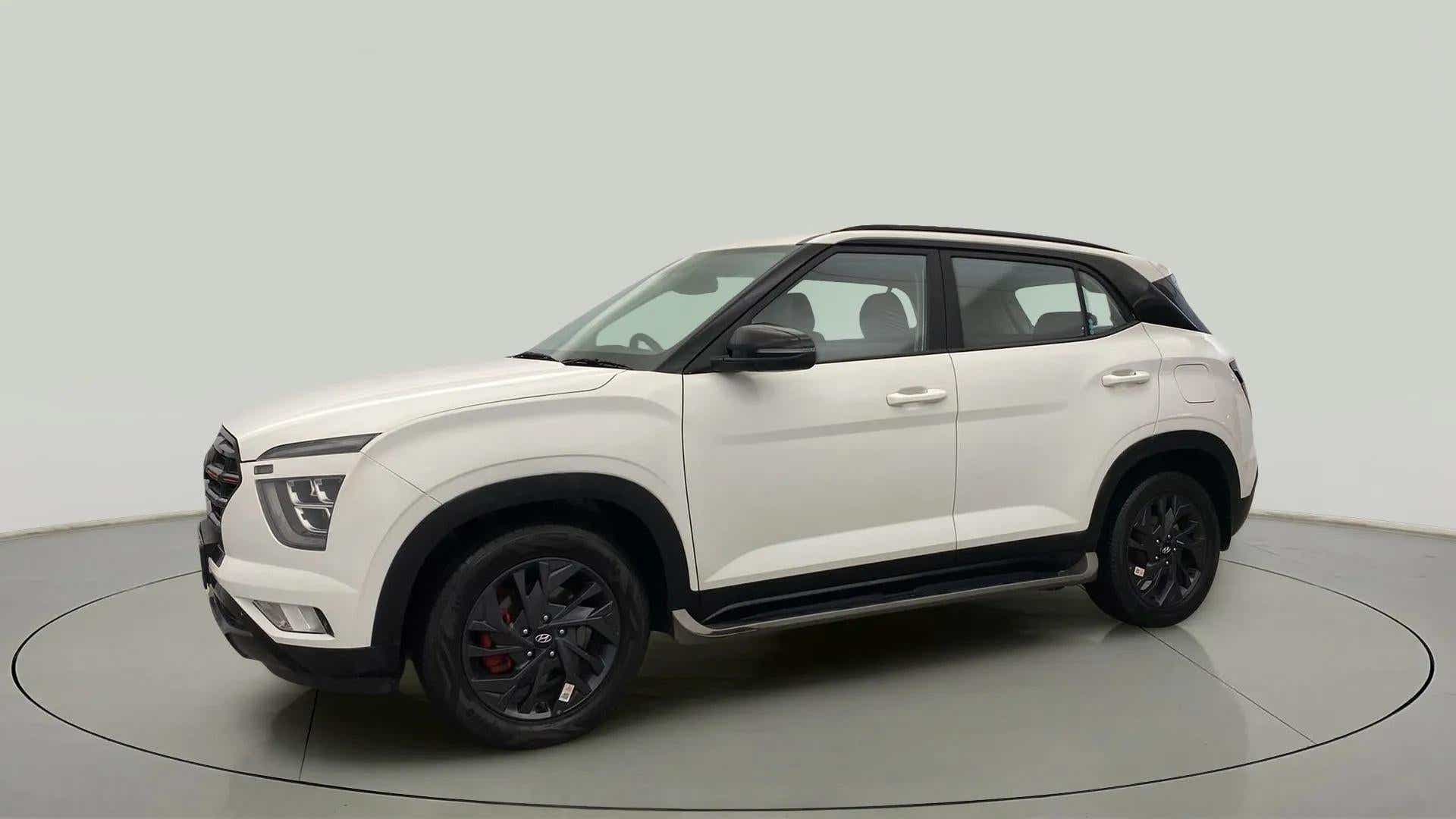 Front side view of a Hyundai Creta 2018-2023