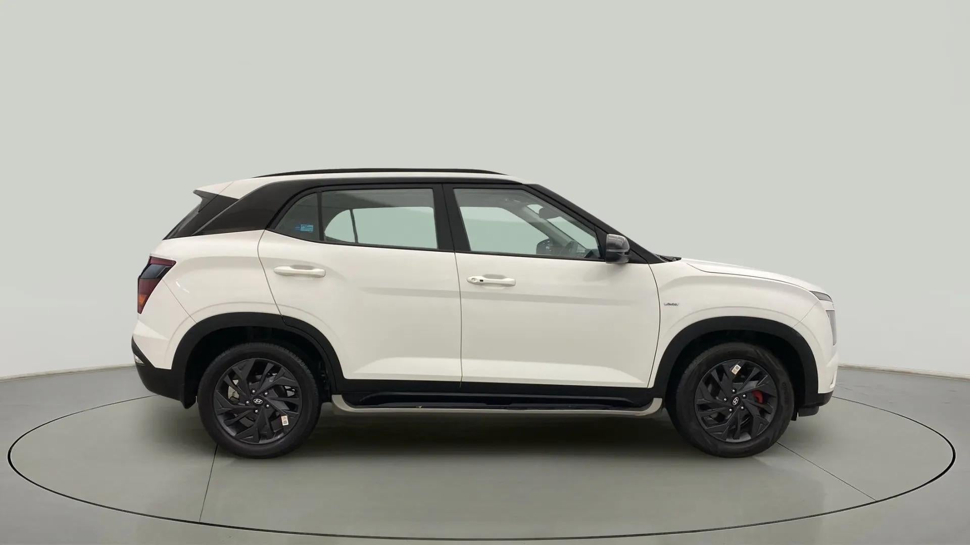Side view of a Hyundai Creta 2018-2023