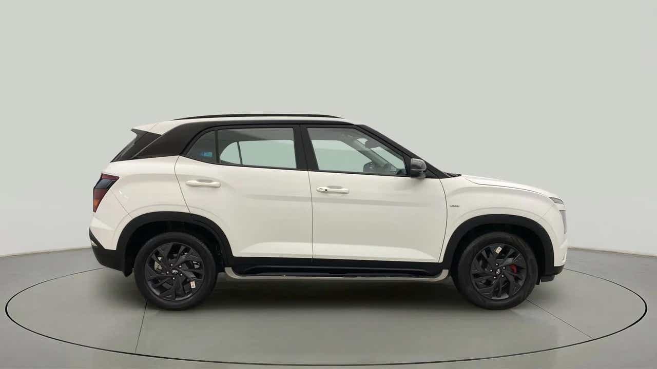 Side view of a Hyundai Creta 2018-2023