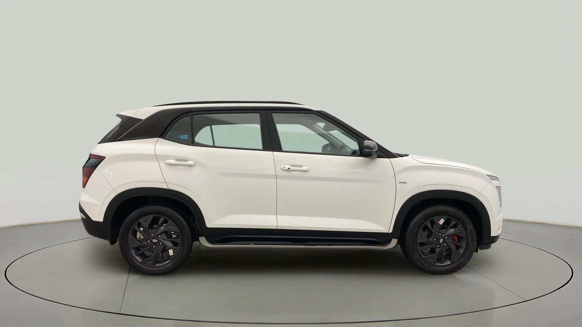 Side view of a Hyundai Creta 2018-2023