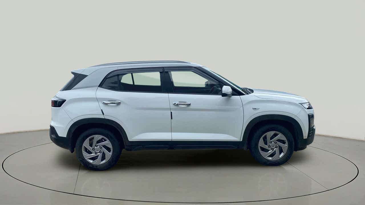 Side view of a Hyundai Creta