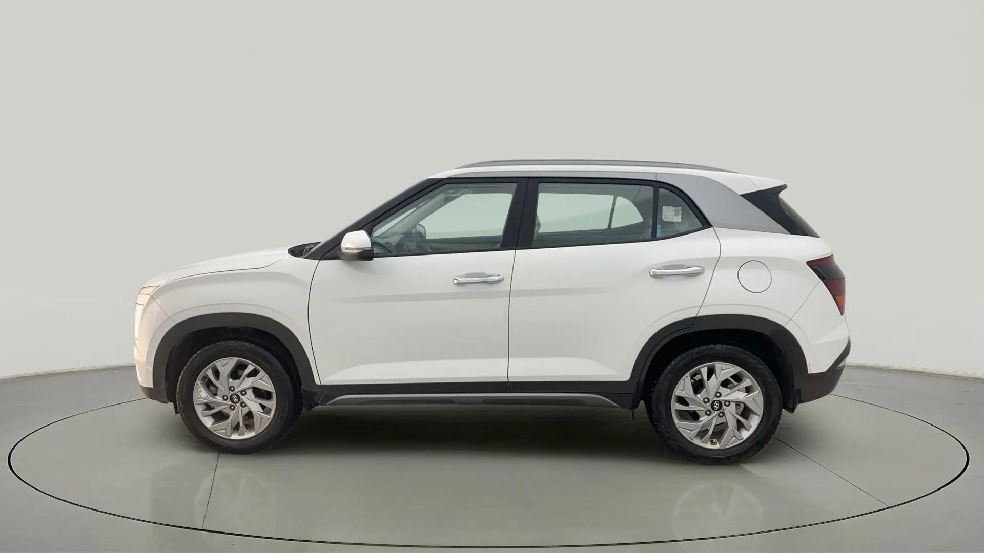 Side view of a Hyundai Creta 2018-2023