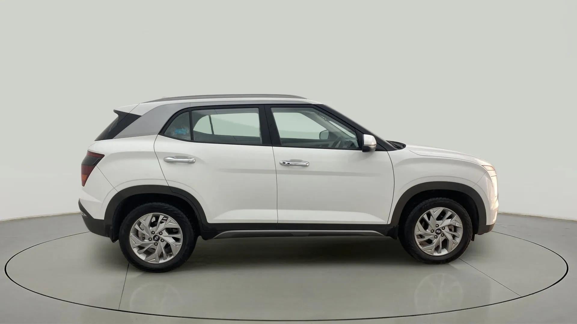Side view of a Hyundai Creta 2018-2023