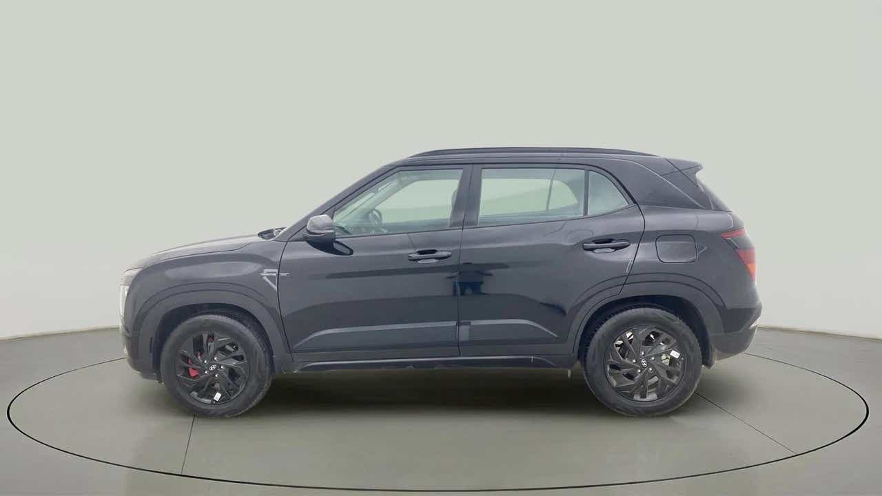 Side view of a Hyundai Creta 2018-2023