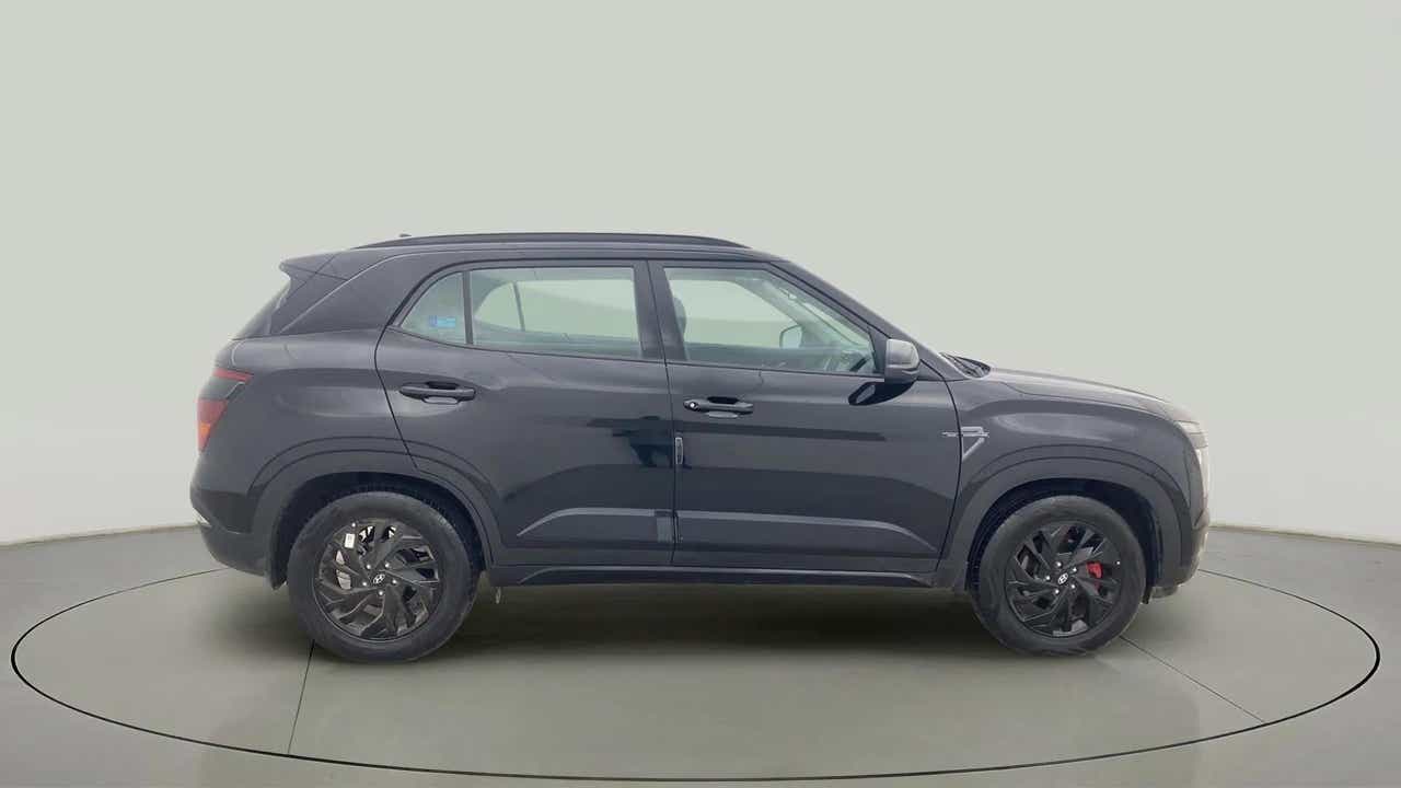 Side profile of a Hyundai Creta 2018-2023