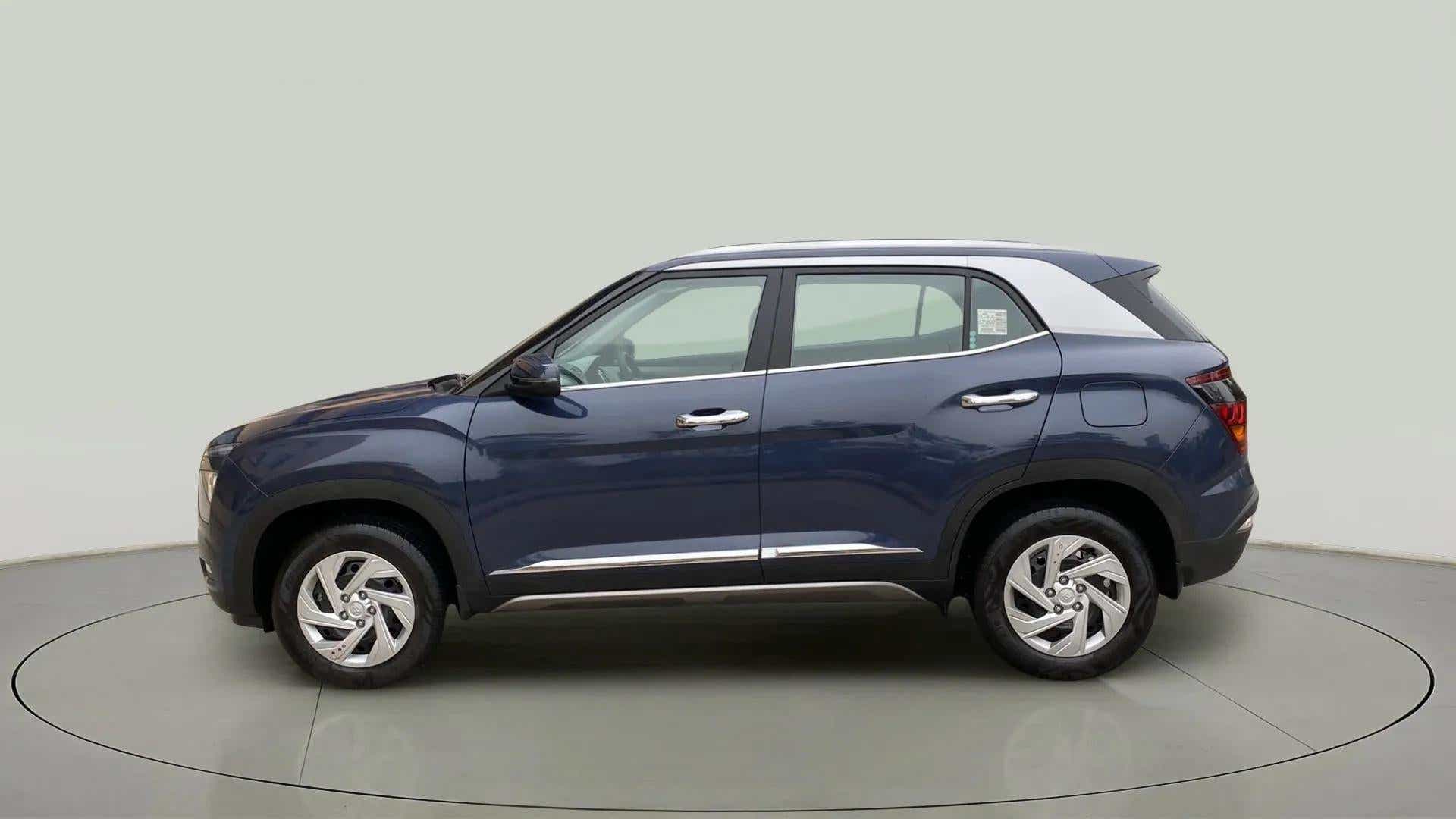 Side view of a Hyundai Creta 2018-2023
