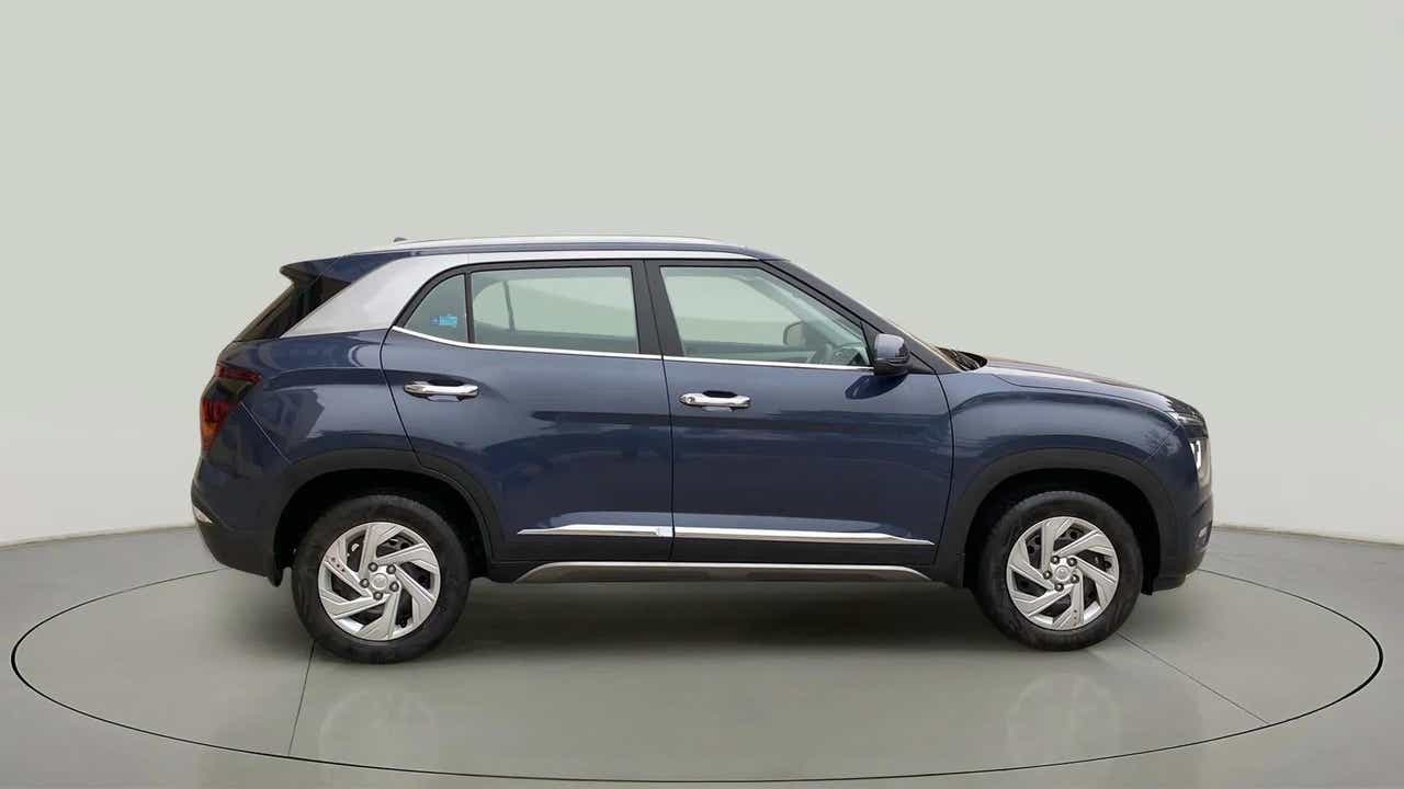 Side view of a Hyundai Creta 2018-2023