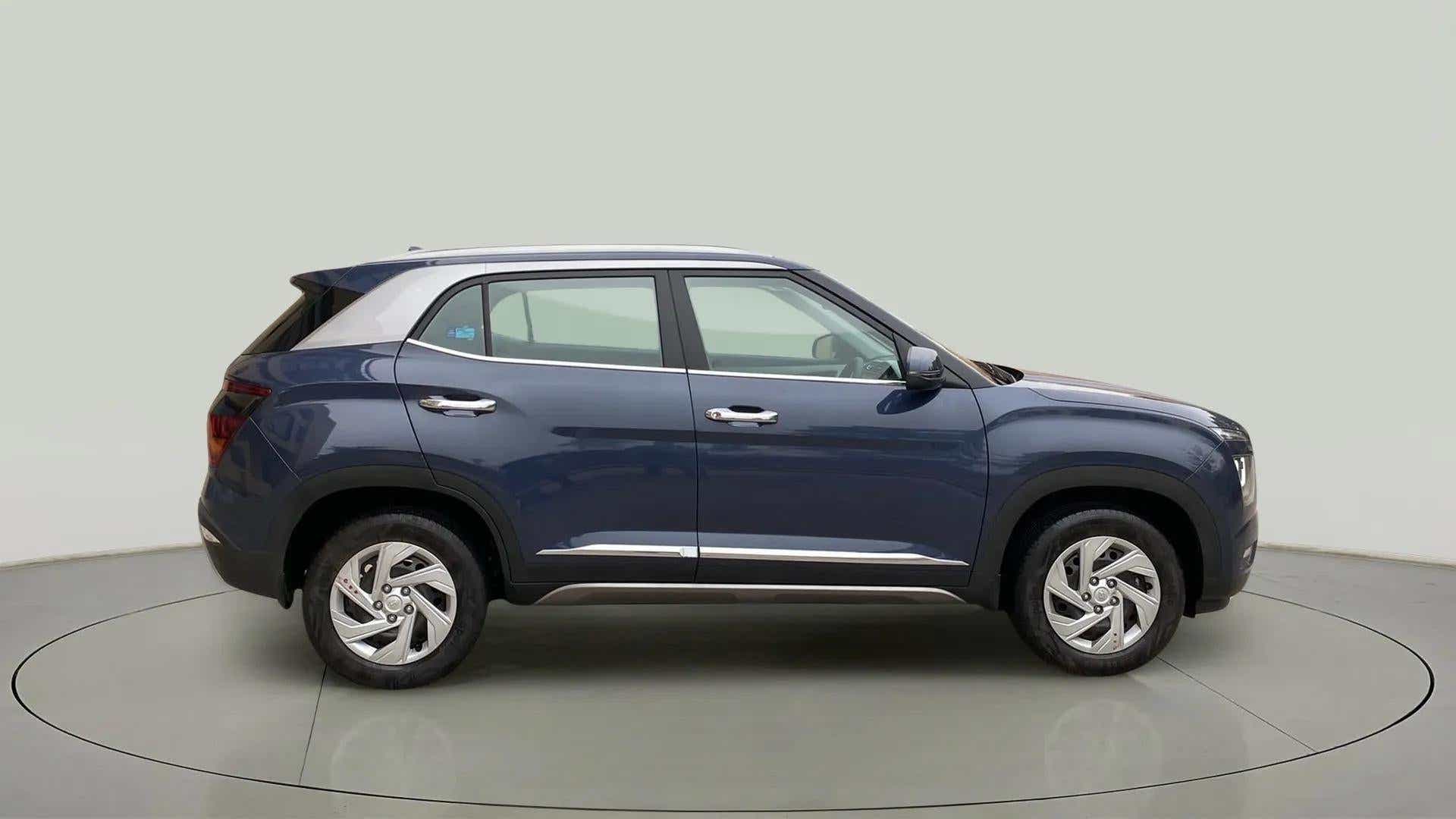 Side view of a Hyundai Creta 2018-2023