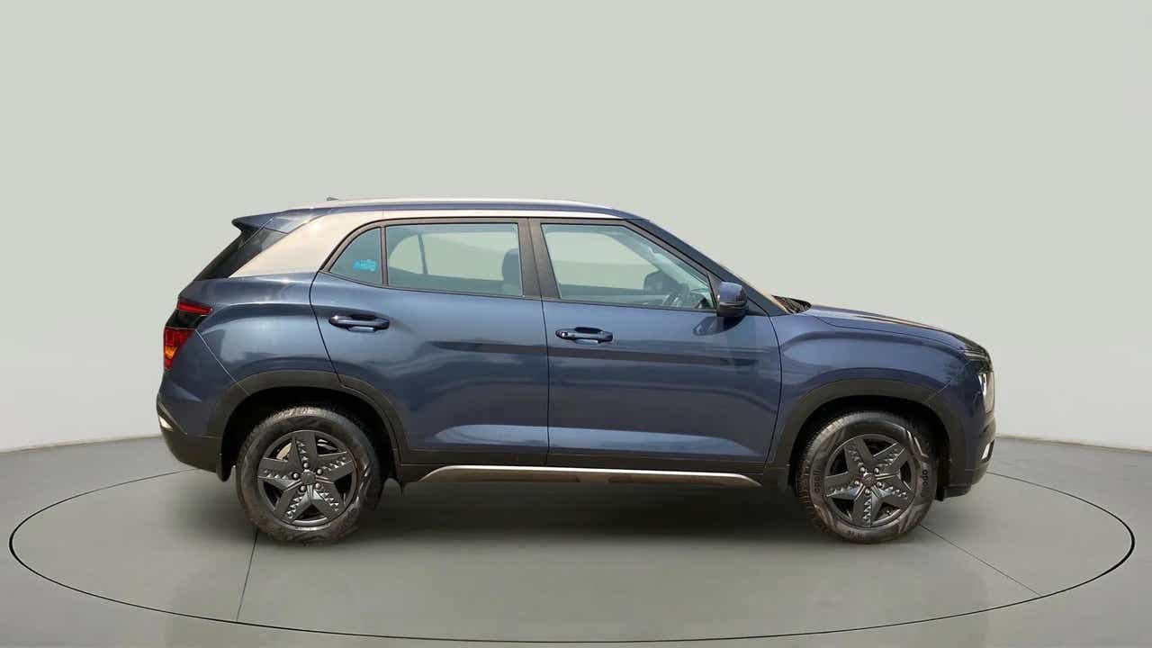 Side view of a Hyundai Creta 2018-2023