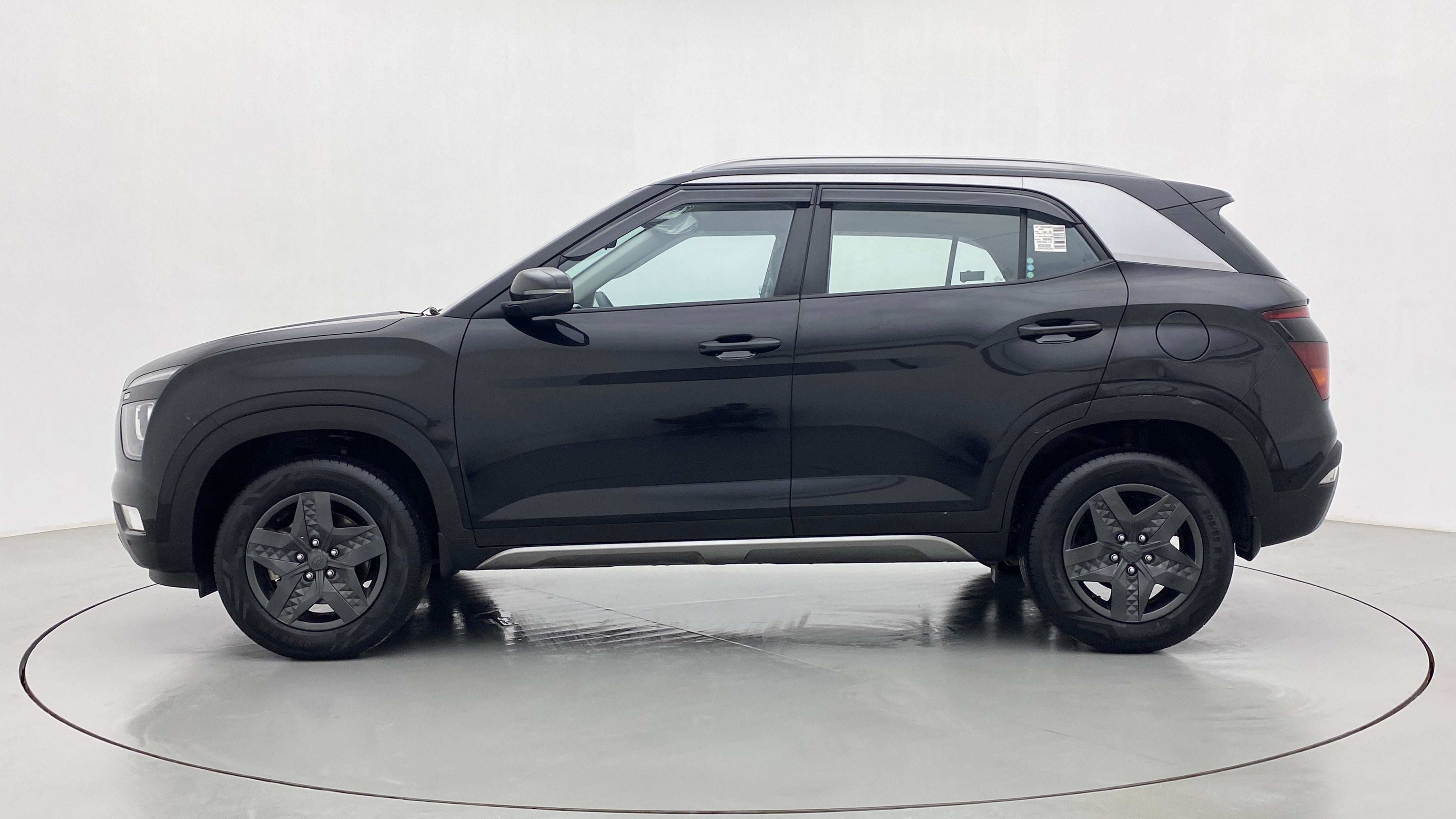 Side view of a Hyundai Creta 2018-2023