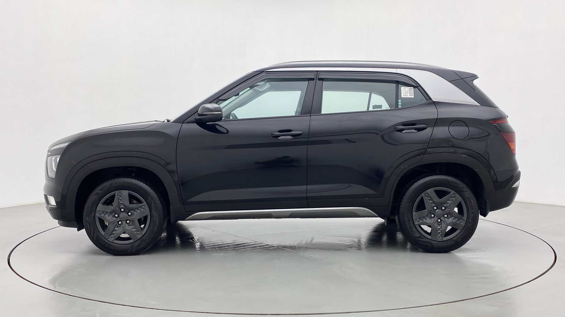 Side view of a Hyundai Creta 2018-2023