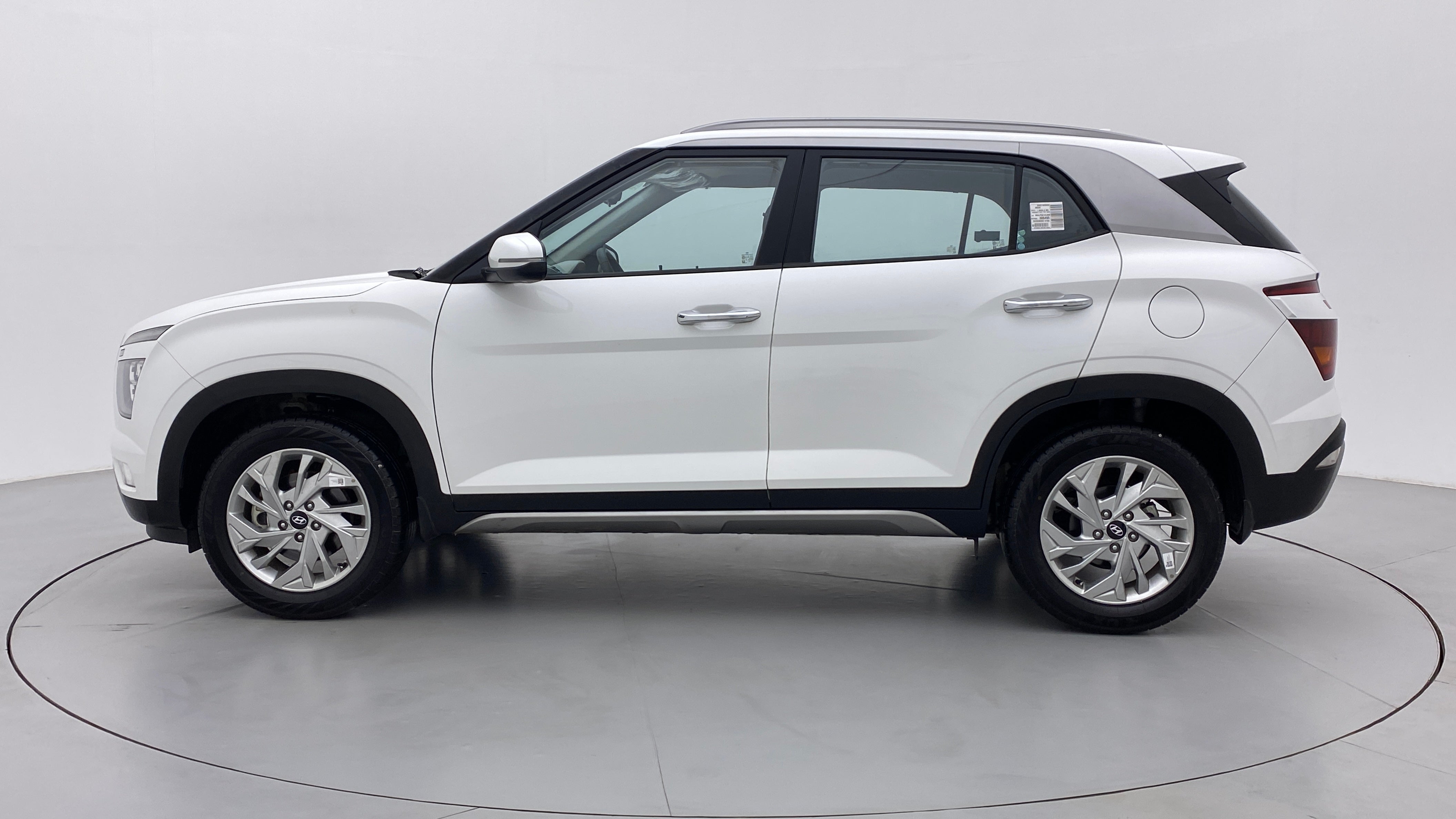 Side view of a Hyundai Creta 2018-2023