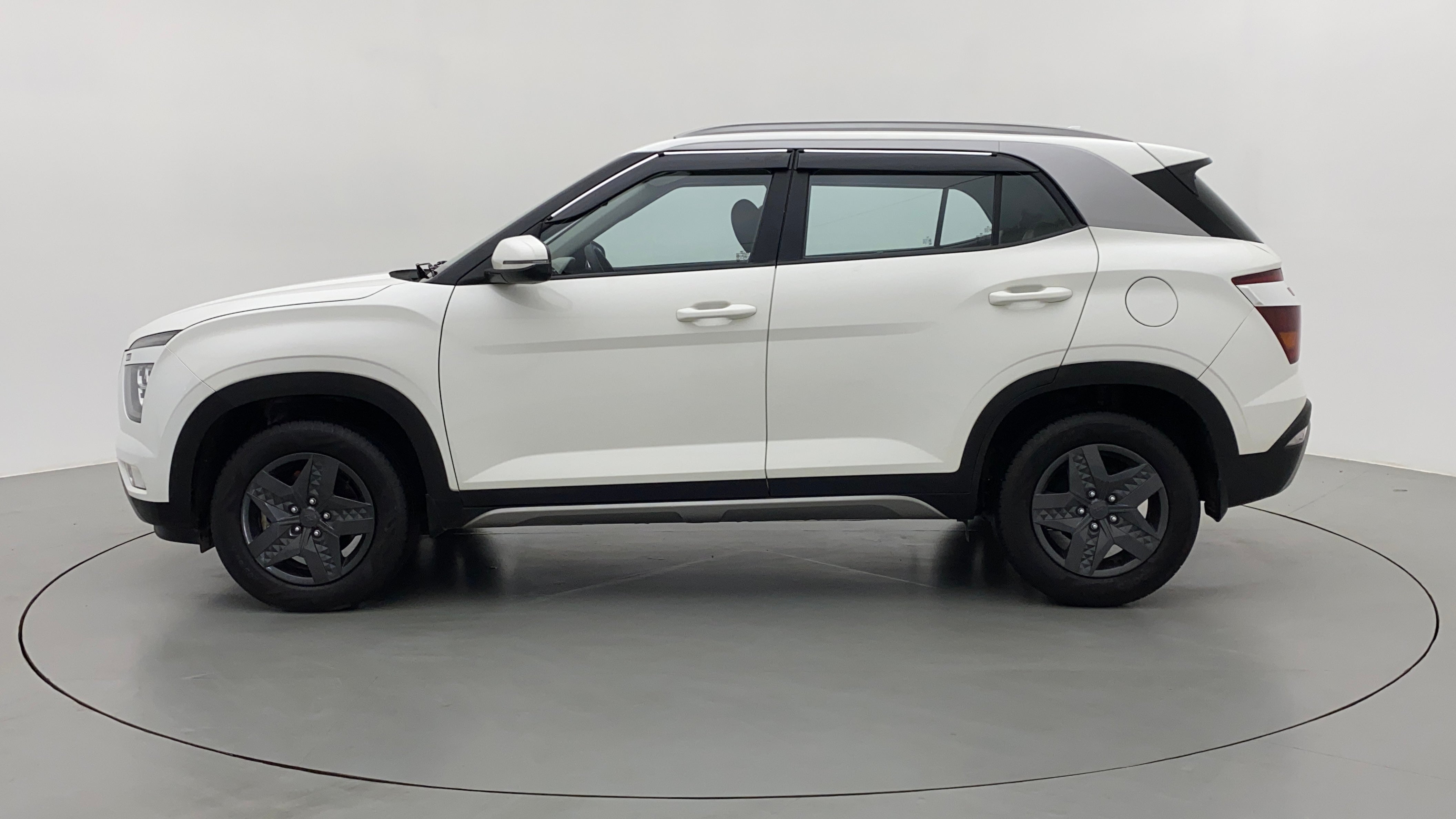 Side view of a Hyundai Creta 2018-2023