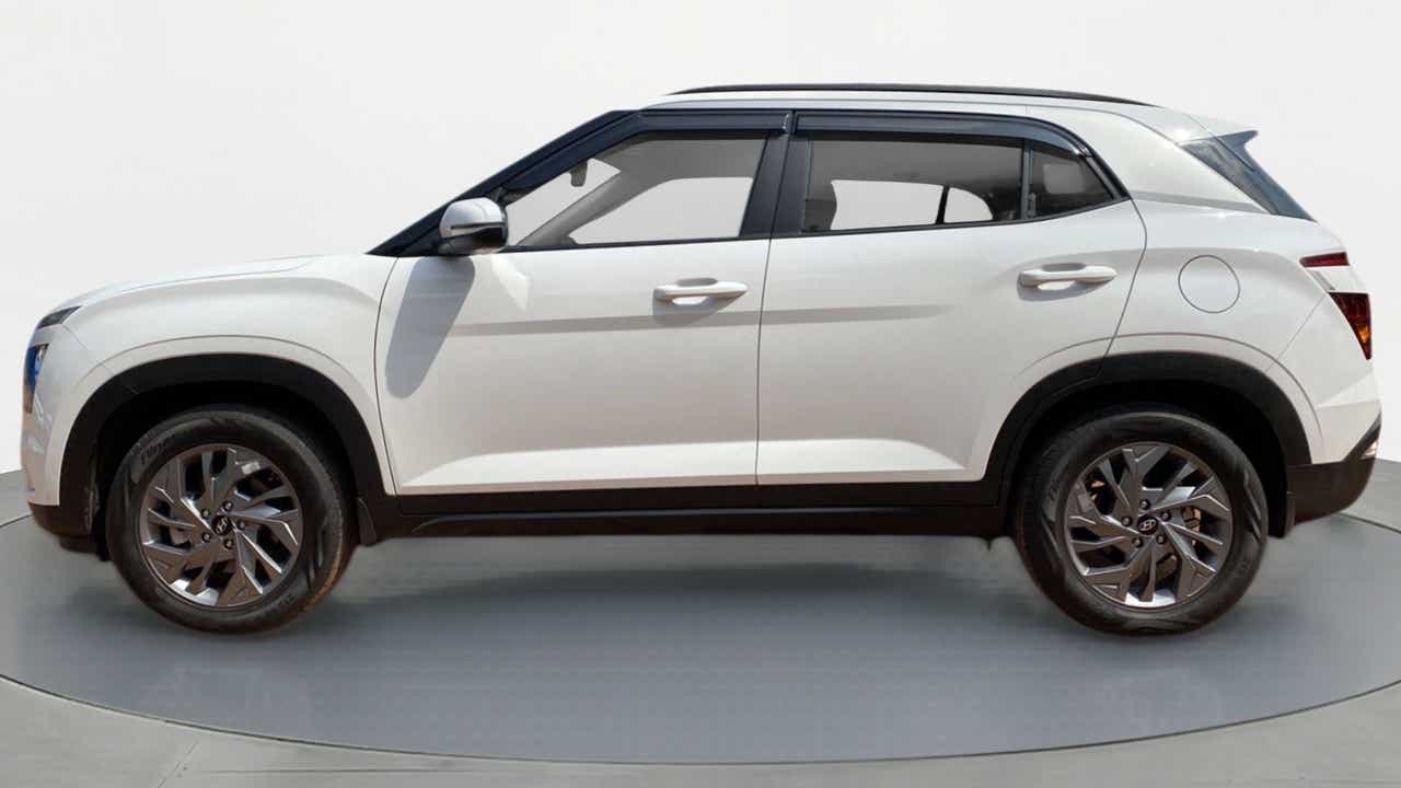 Side view of a Hyundai Creta 2018-2023
