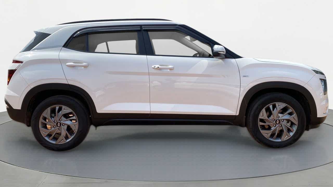 Side view of a Hyundai Creta 2018-2023