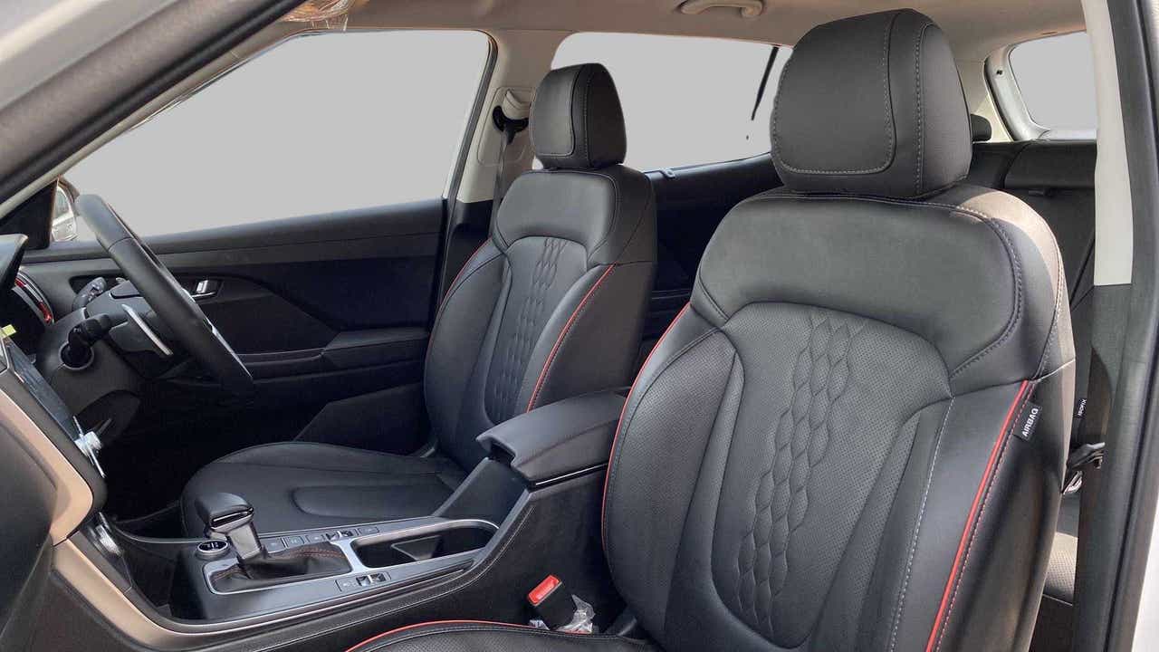 Front interior seats and dashboard of a Hyundai Creta 2018-2023