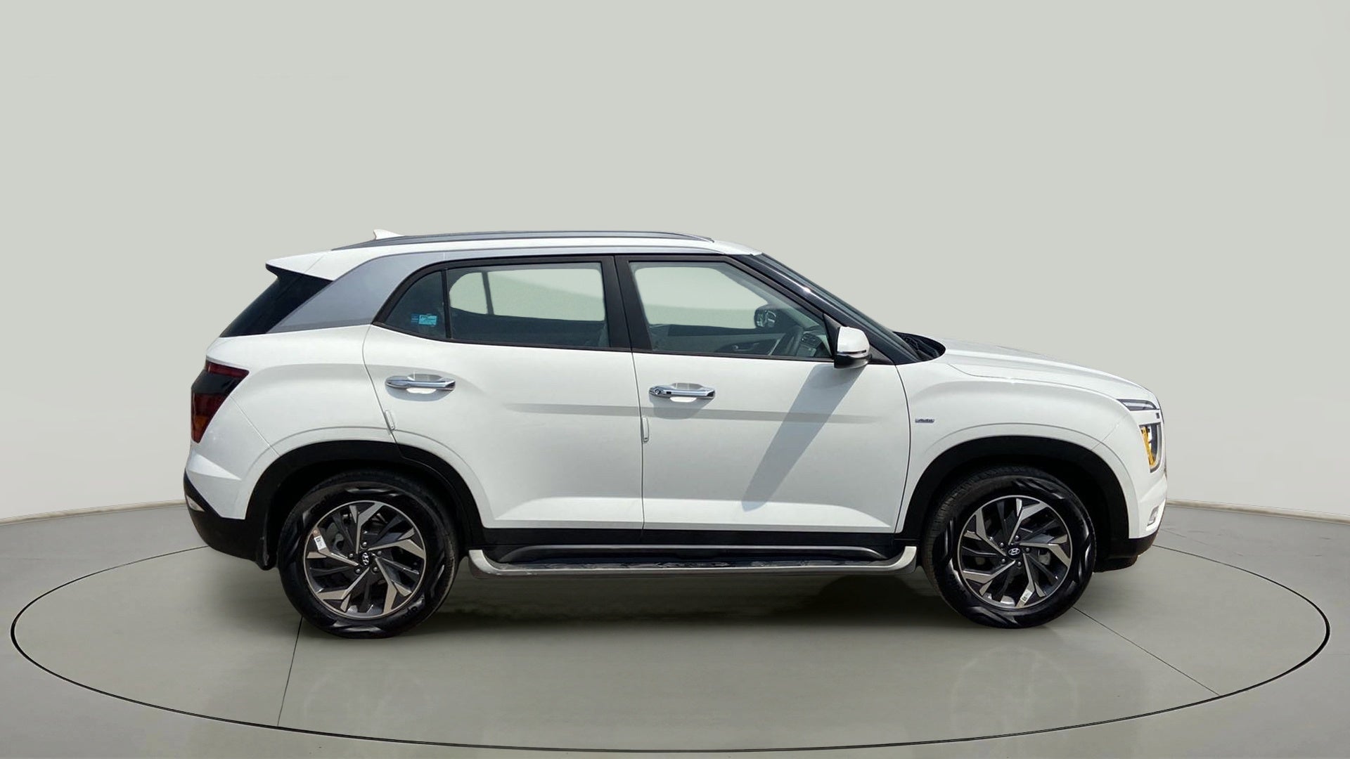 Side view of a Hyundai Creta 2018-2023