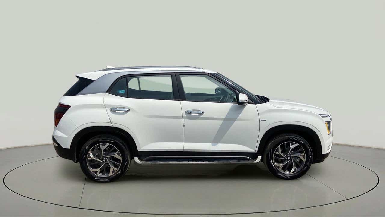 Side view of a Hyundai Creta 2018-2023