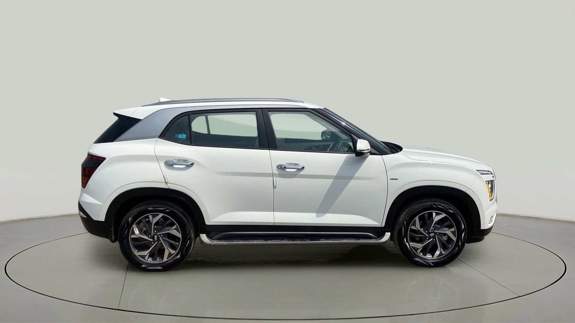 Side view of a Hyundai Creta 2018-2023