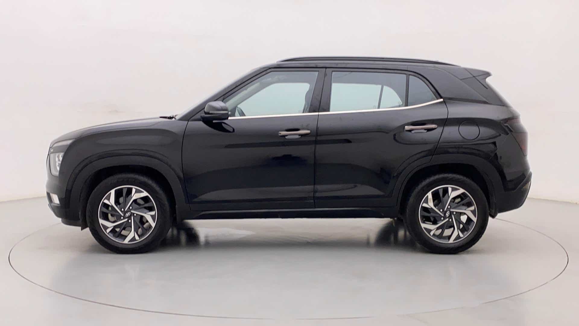 Side view of a Hyundai Creta 2018-2023