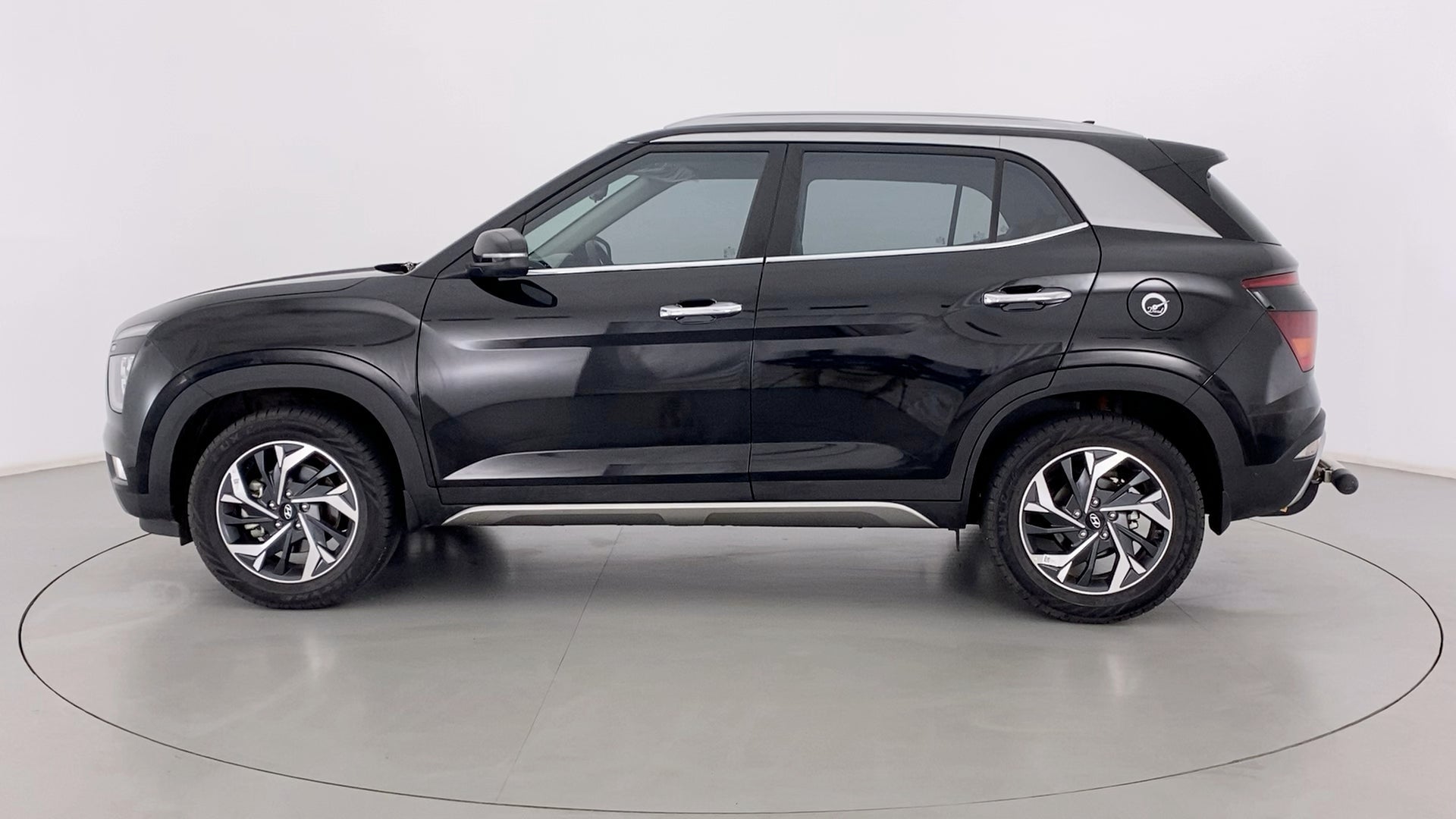 Side view of a Hyundai Creta 2018-2023