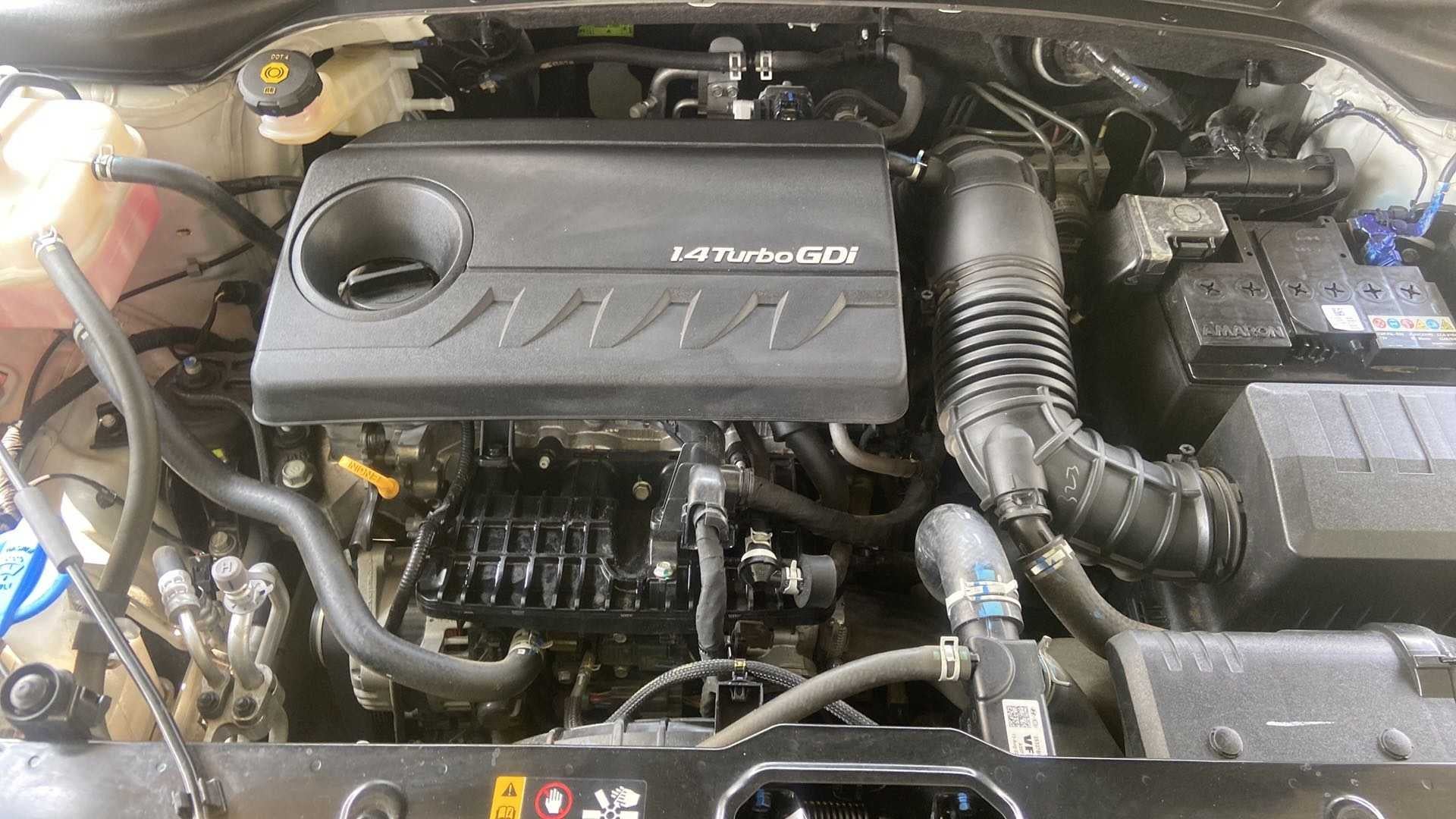 Engine bay of a Hyundai Creta 2018-2023