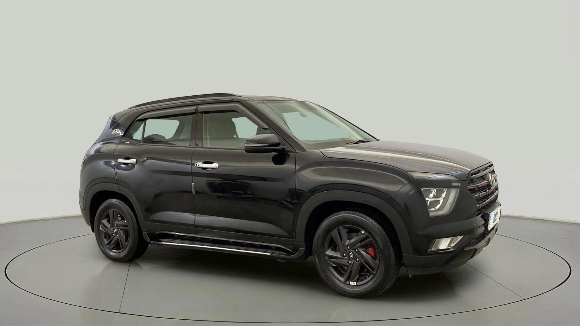 Side view of a knight black Hyundai Creta 2018-2023