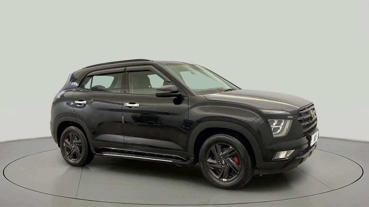 Side view of a knight black Hyundai Creta 2018-2023