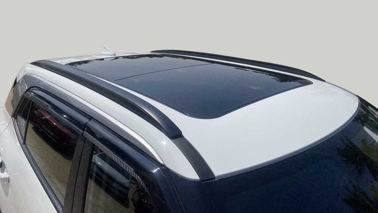 Sunroof view of a Hyundai Creta 2018-2023