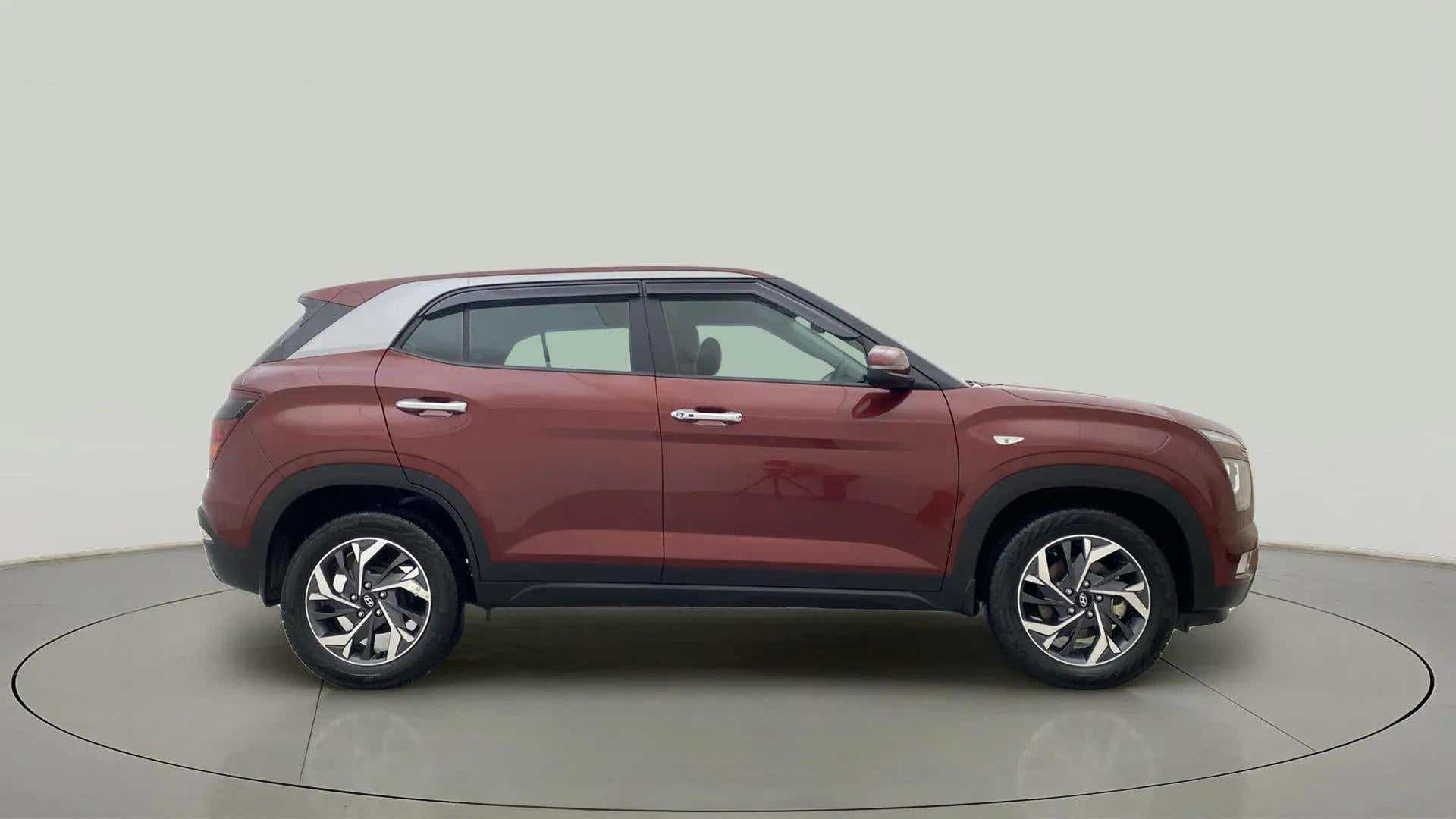 Side view of a Hyundai Creta 2018-2023