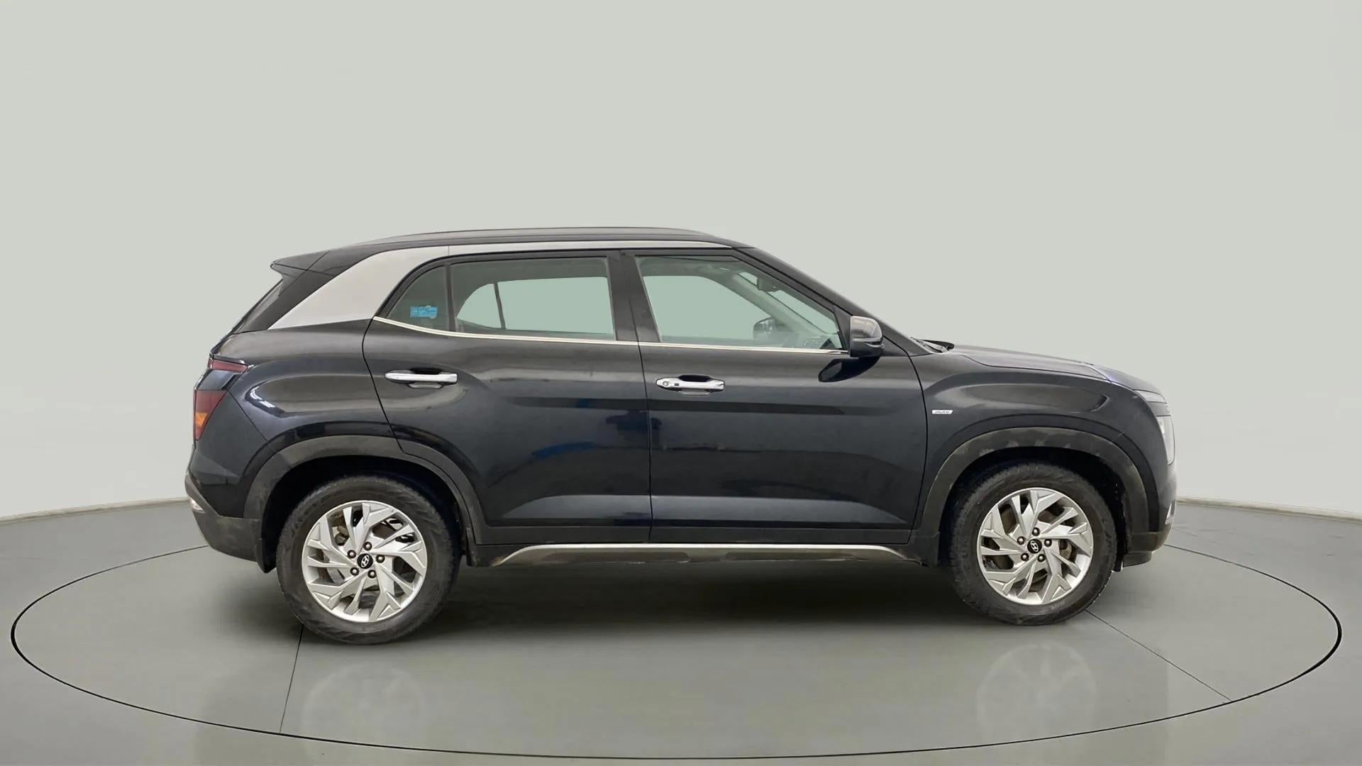 Side view of a Hyundai Creta 2018-2023