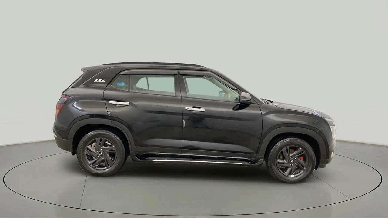 Side view of a Hyundai Creta 2018-2023