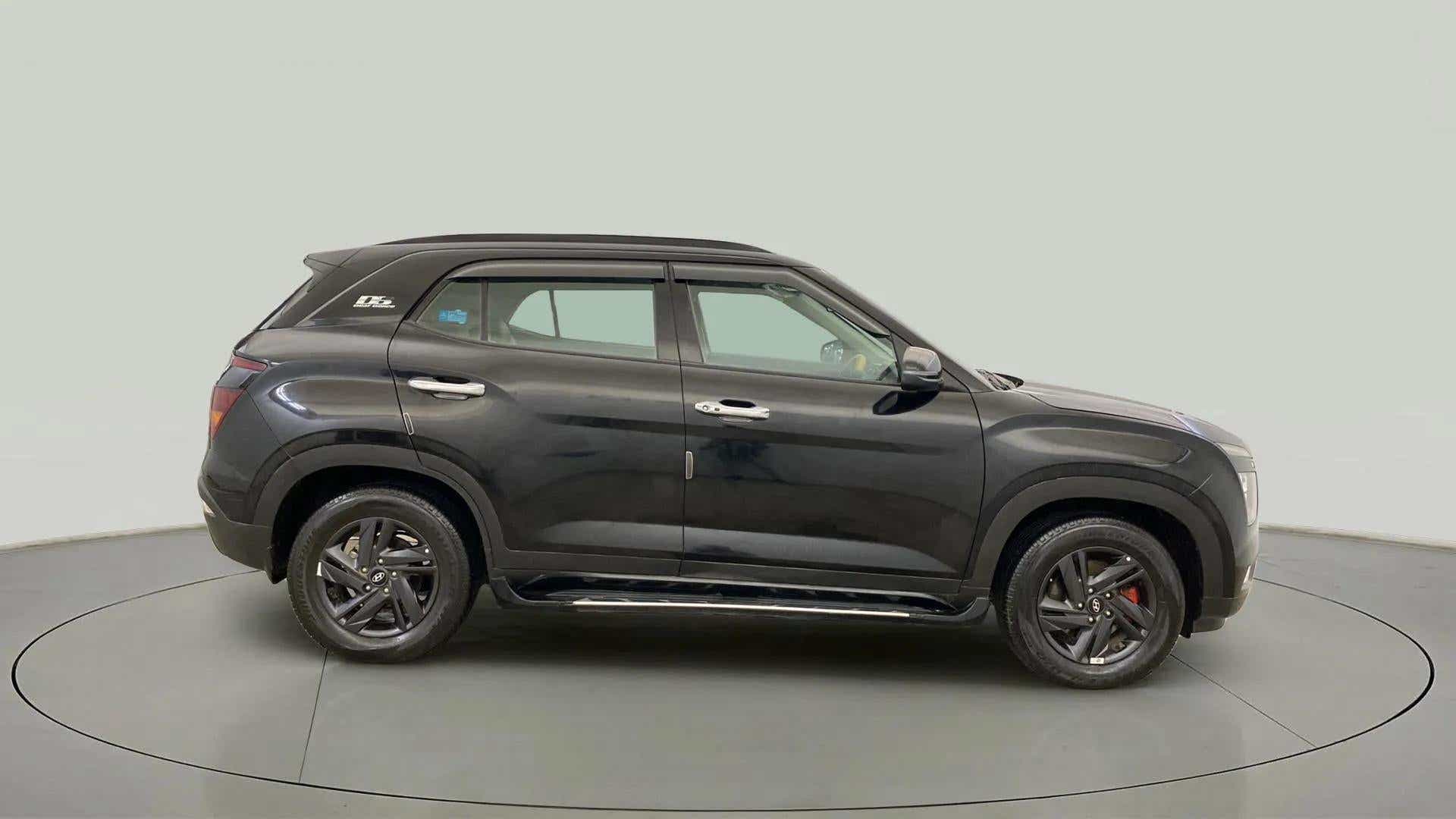Side view of a Hyundai Creta 2018-2023