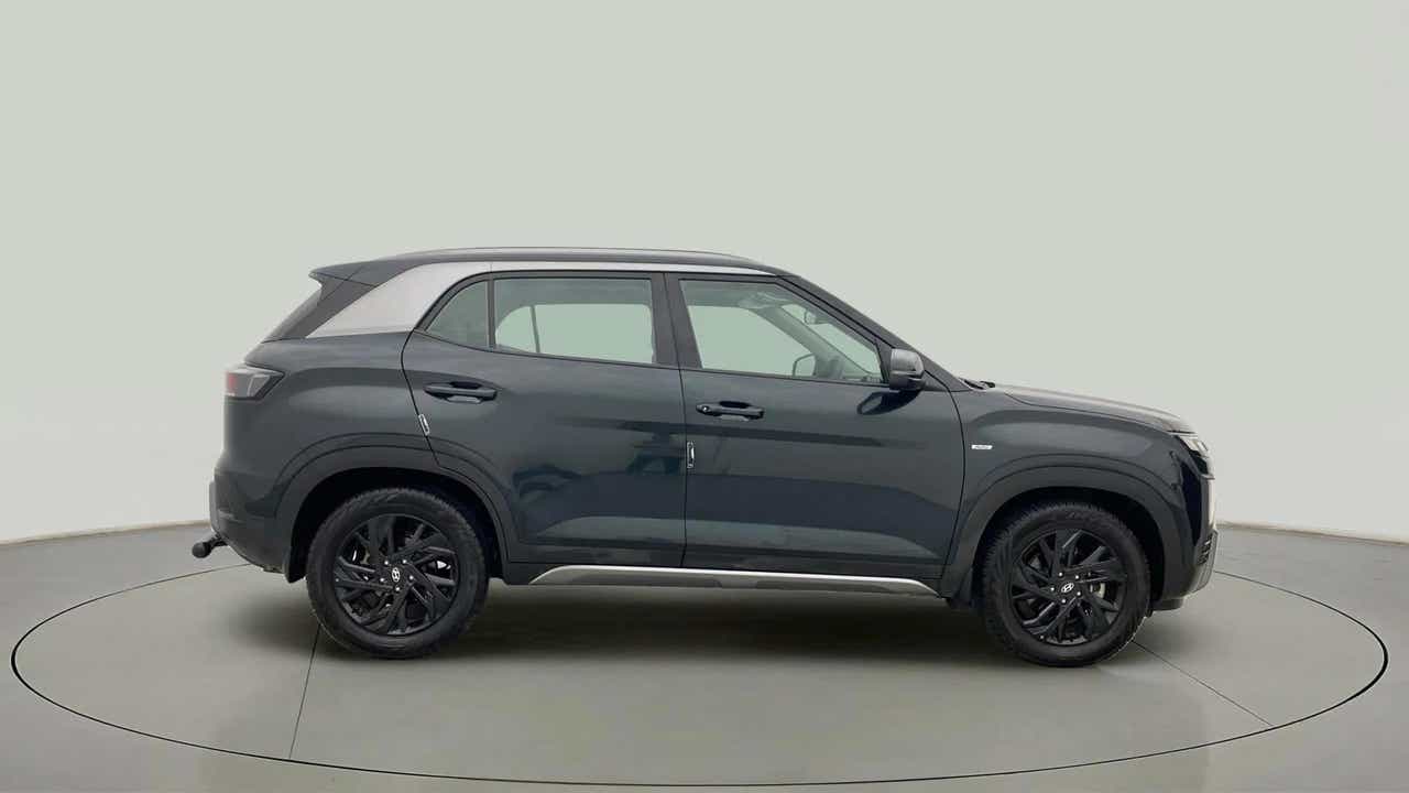 Side profile of a Hyundai Creta