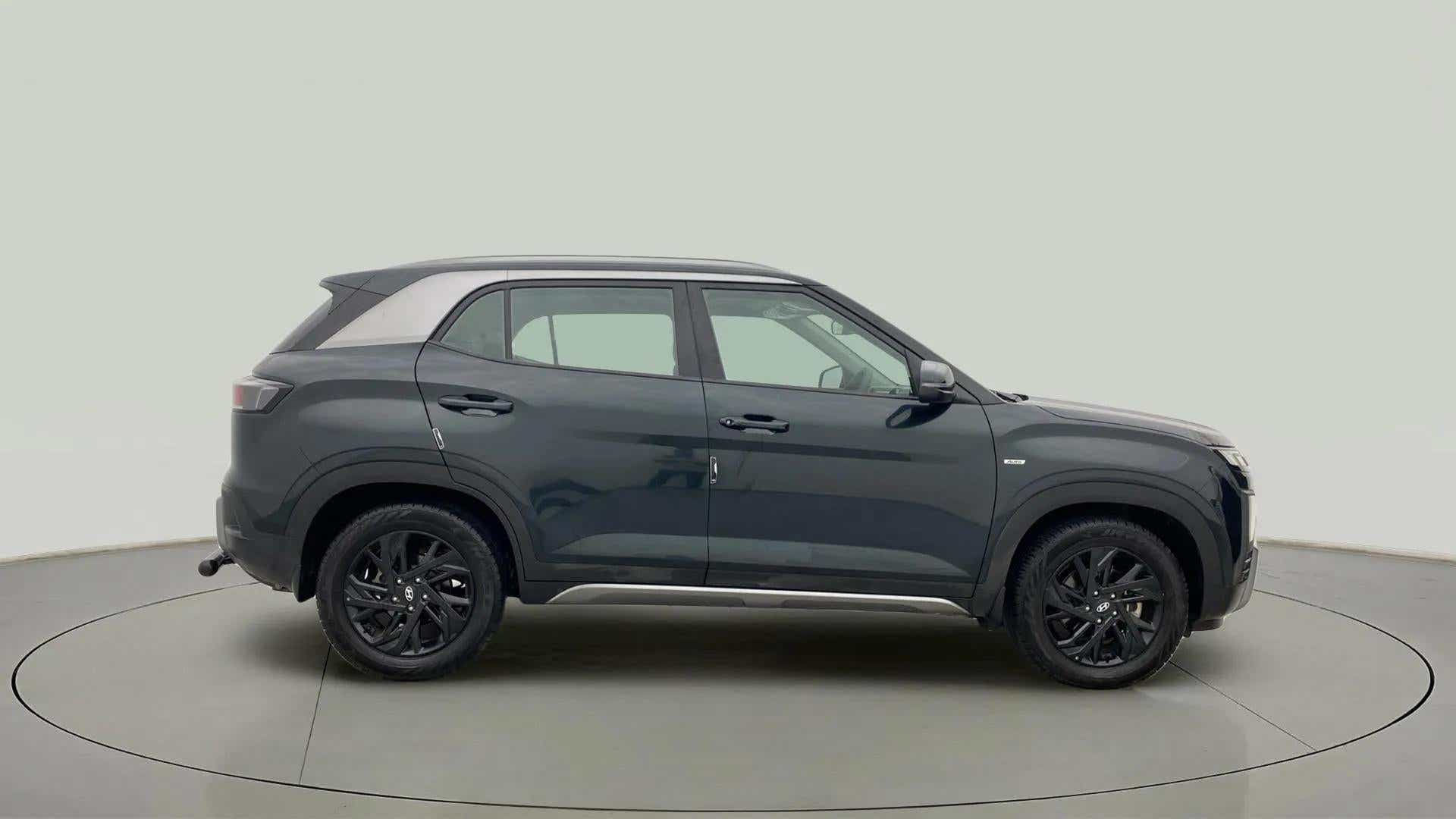 Side profile of a Hyundai Creta