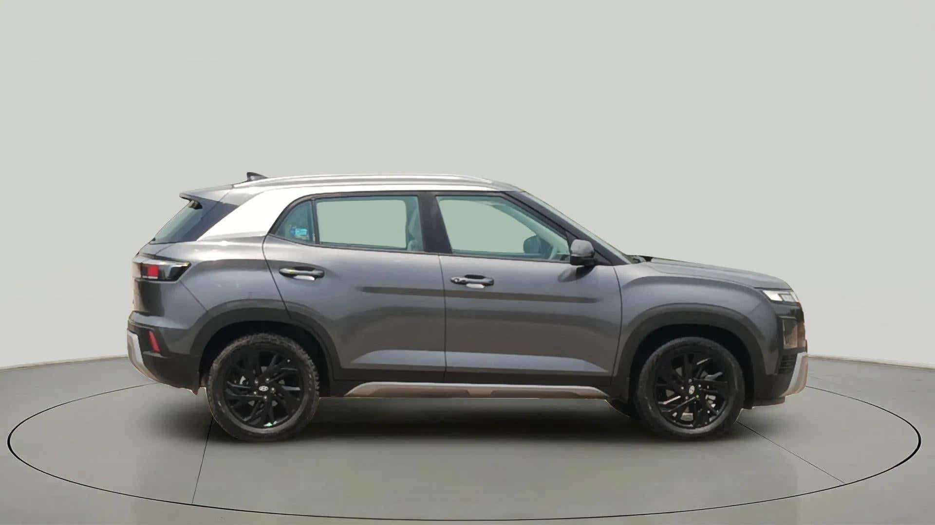 Side view of a Hyundai Creta