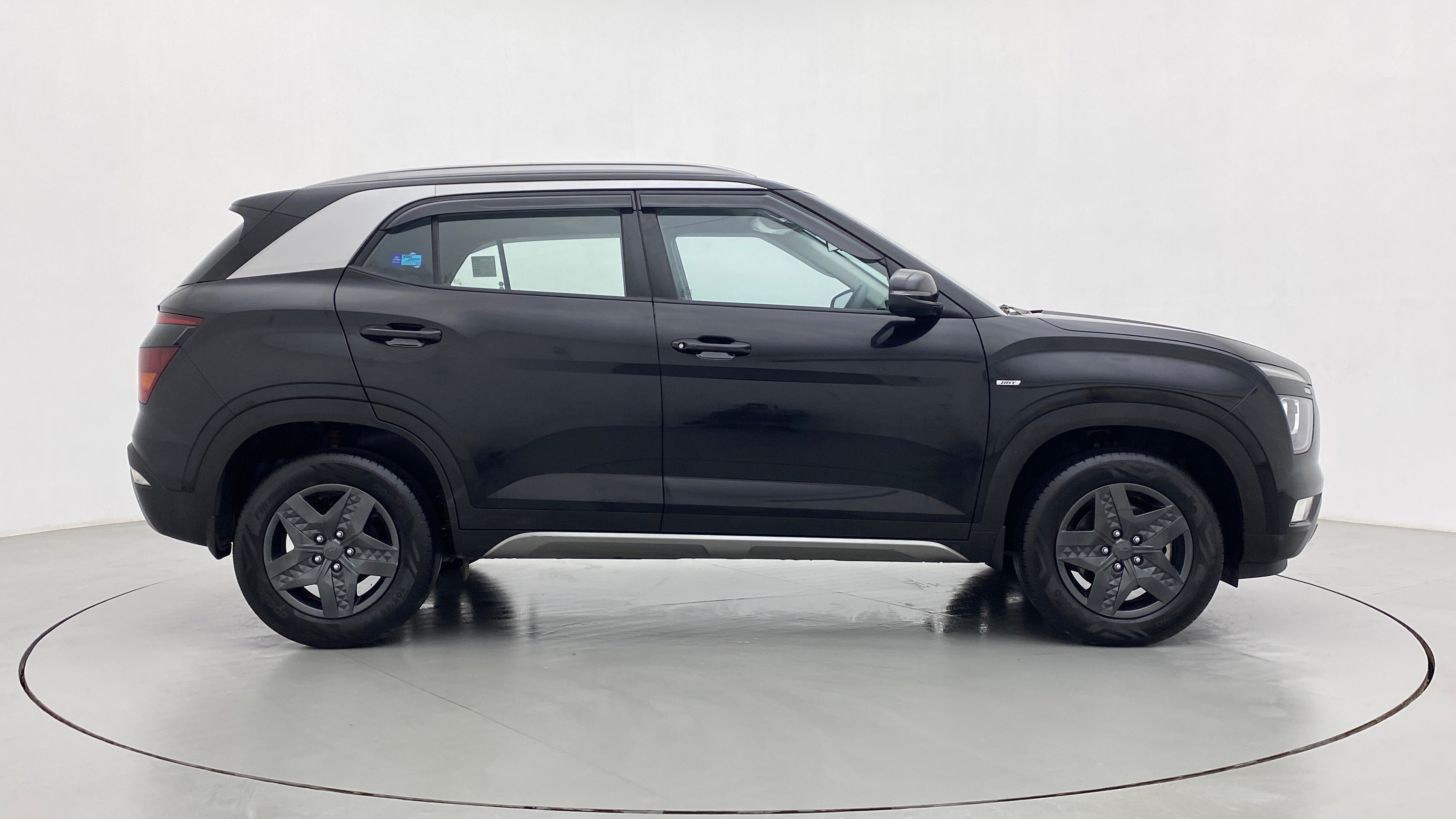 Side view of a Hyundai Creta 2018-2023