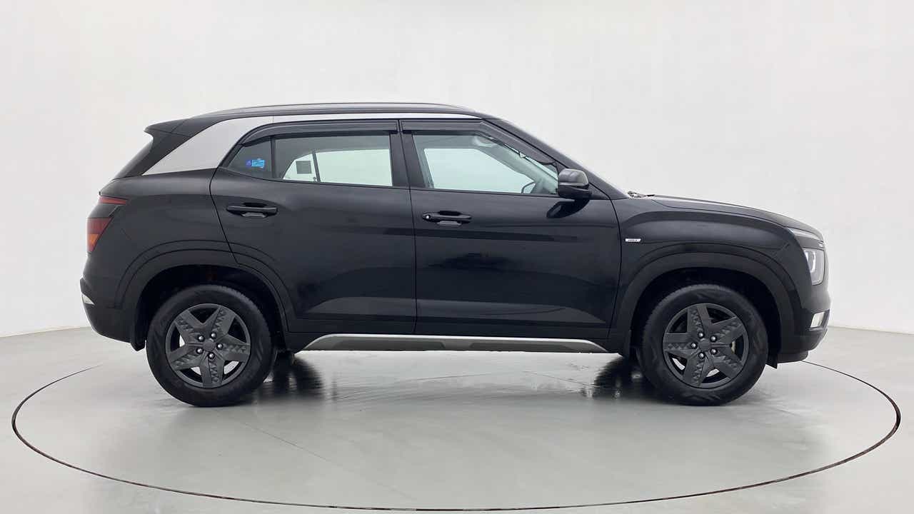 Side view of a Hyundai Creta 2018-2023