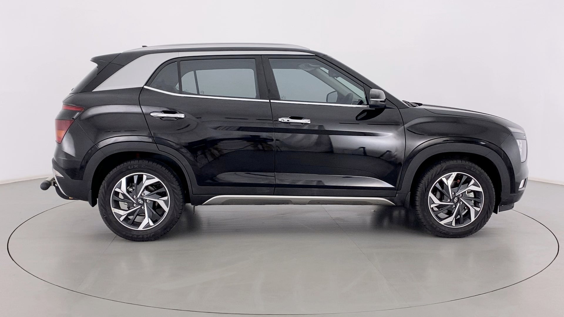 Side profile of a Knight Black Hyundai Creta 2018-2023