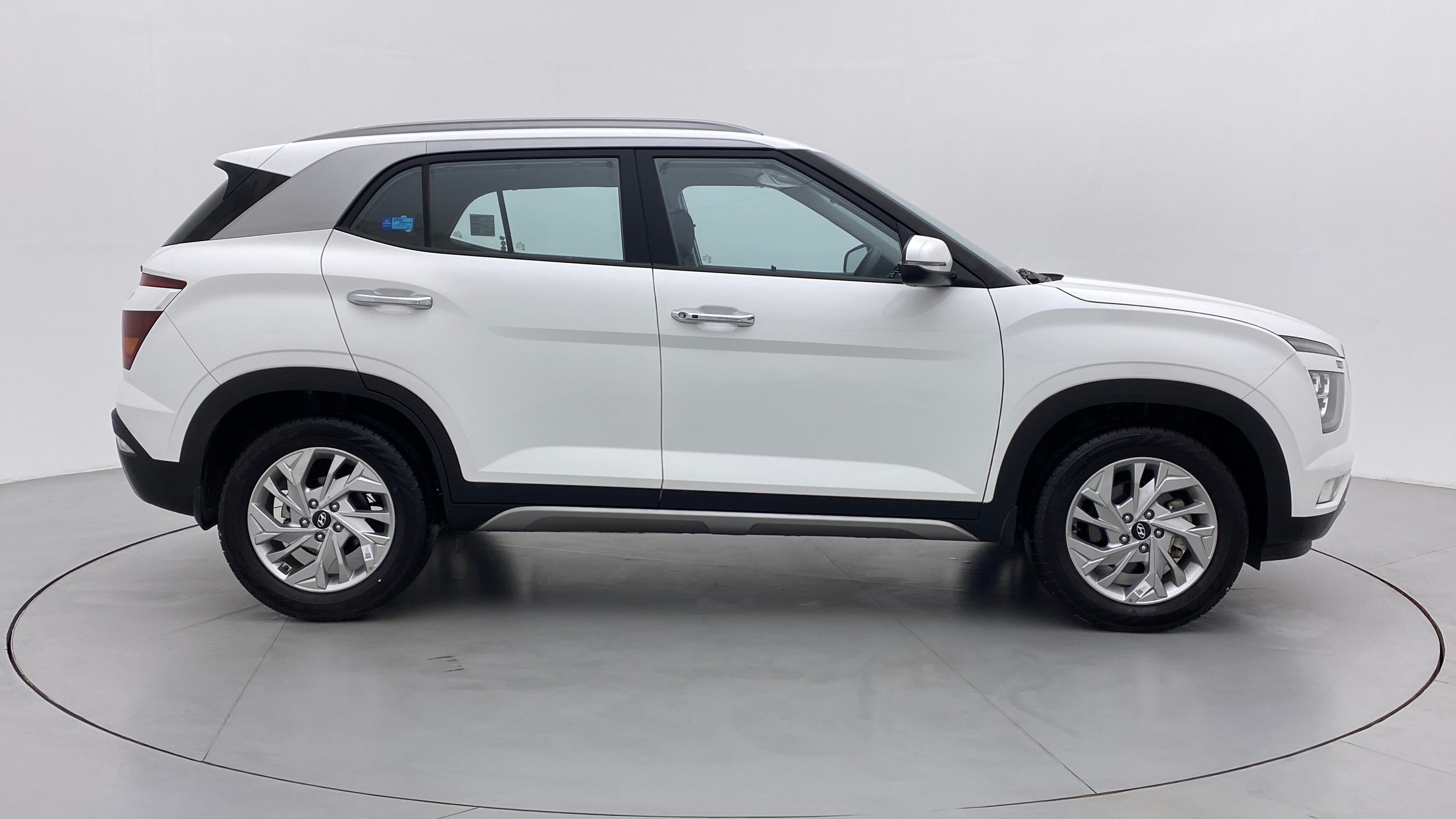 Side view of a Hyundai Creta 2018-2023
