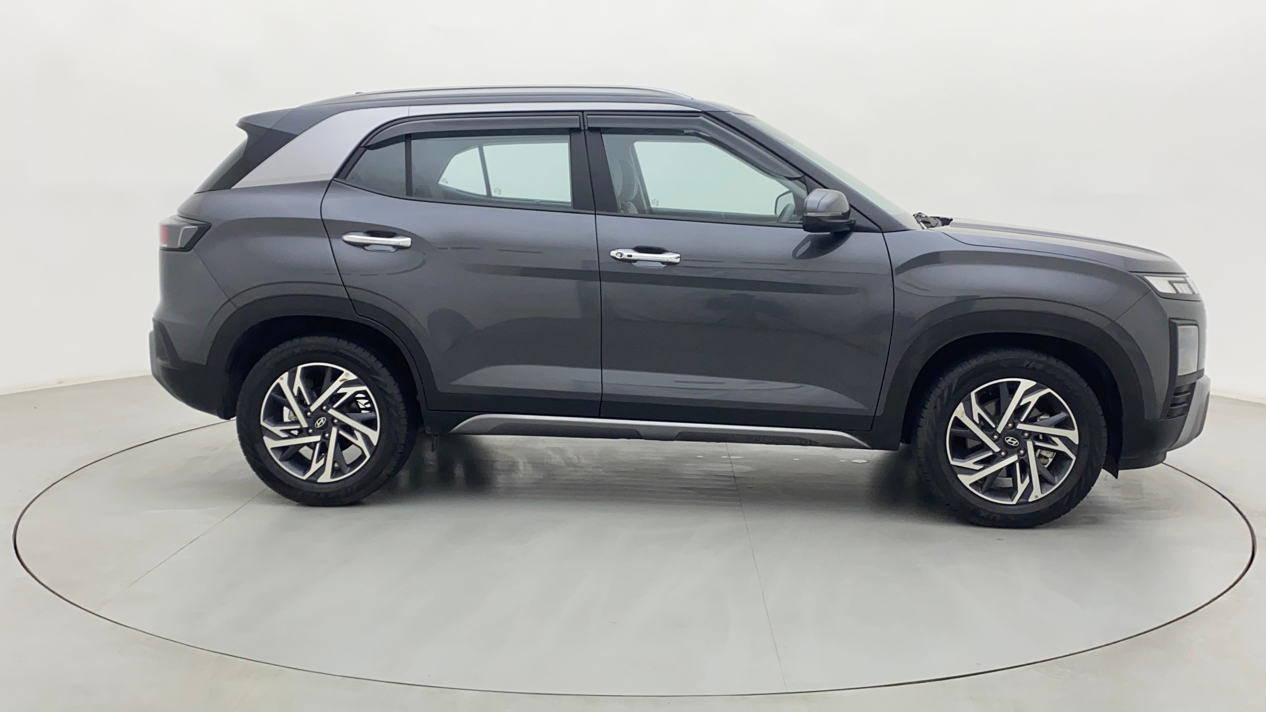 Side view of a Hyundai Creta