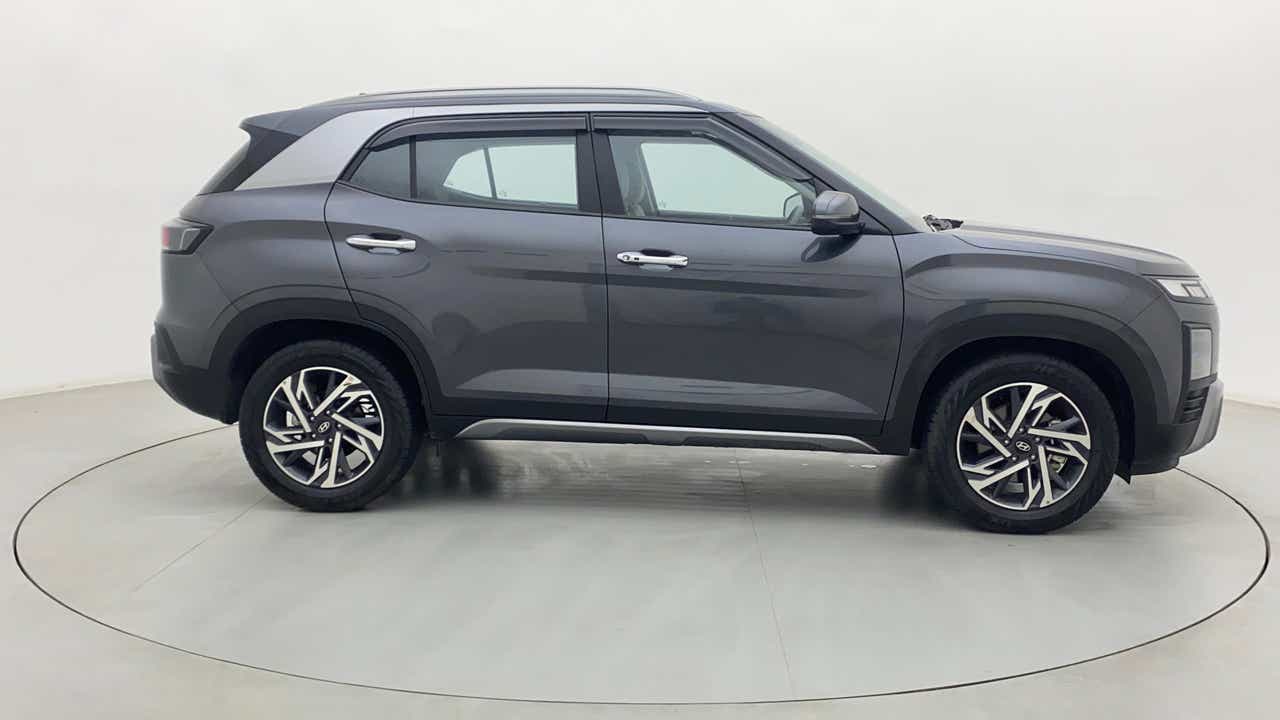 Side view of a Hyundai Creta