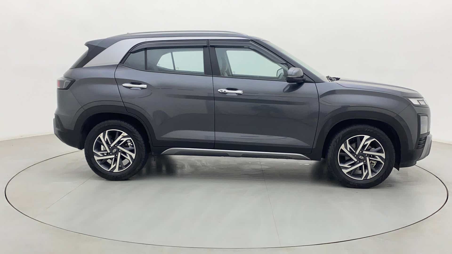 Side view of a Hyundai Creta