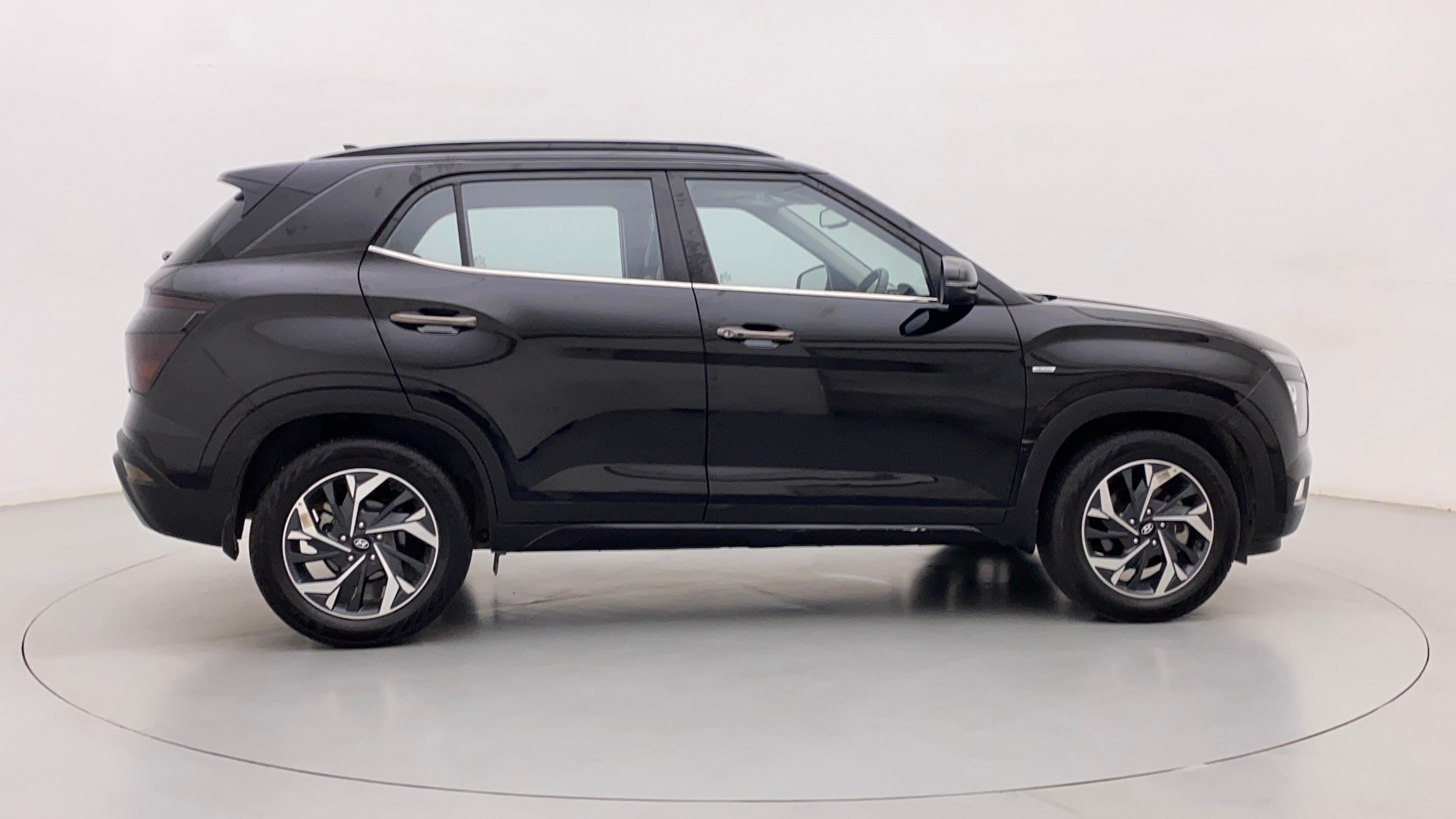 Side view of a Hyundai Creta 2018-2023