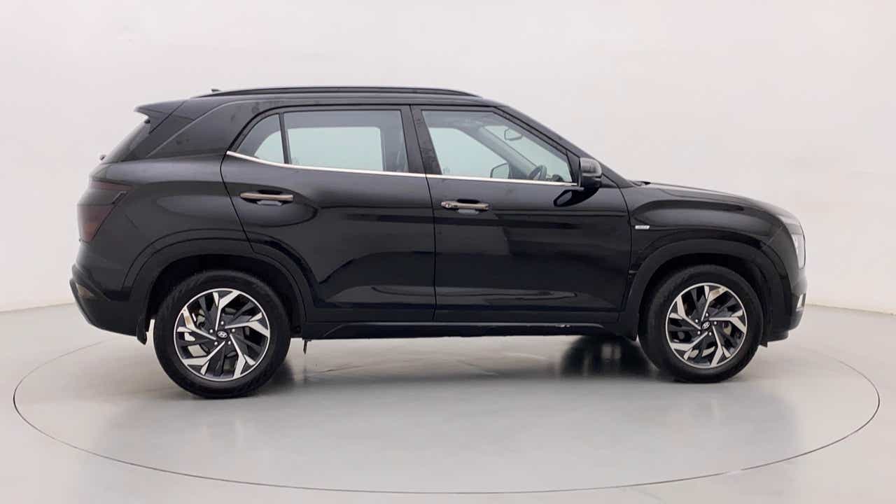 Side view of a Hyundai Creta 2018-2023