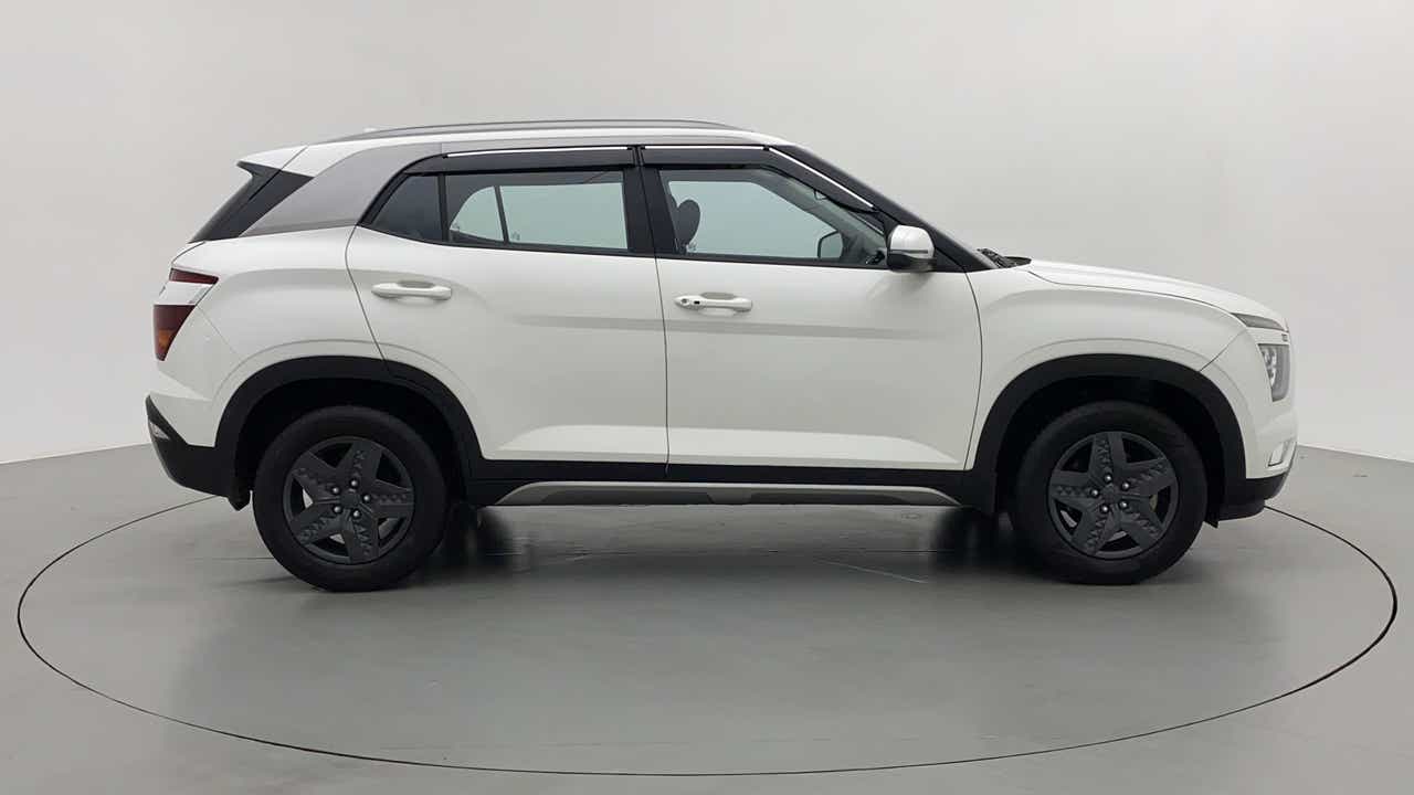 Side view of a Hyundai Creta 2018-2023
