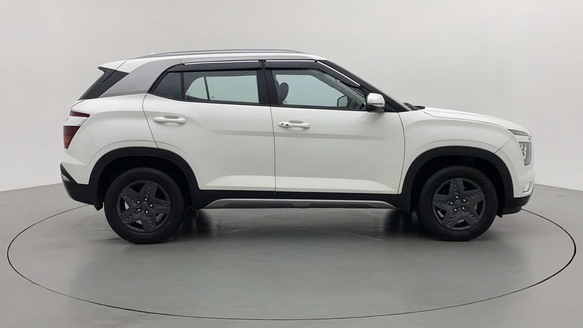 Side view of a Hyundai Creta 2018-2023